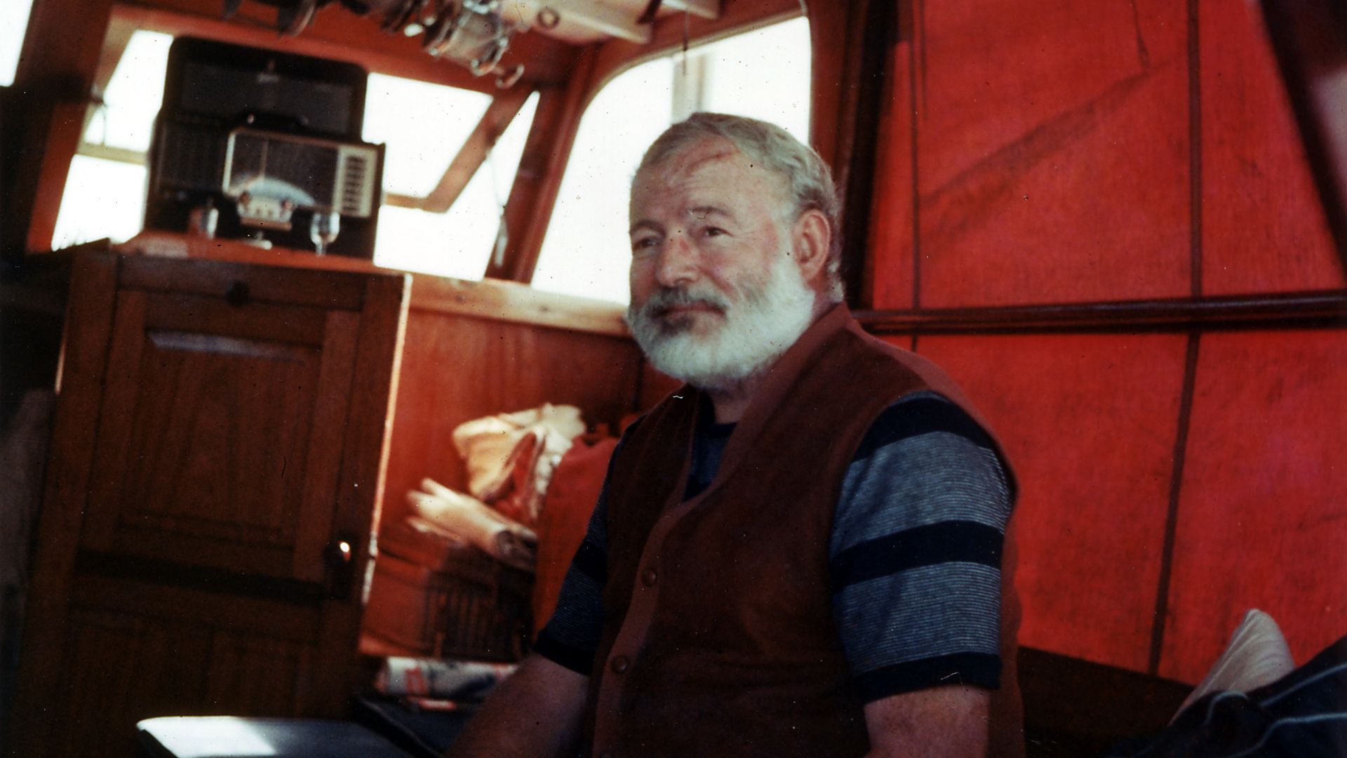 File:Ernest Hemingway 1950.jpg