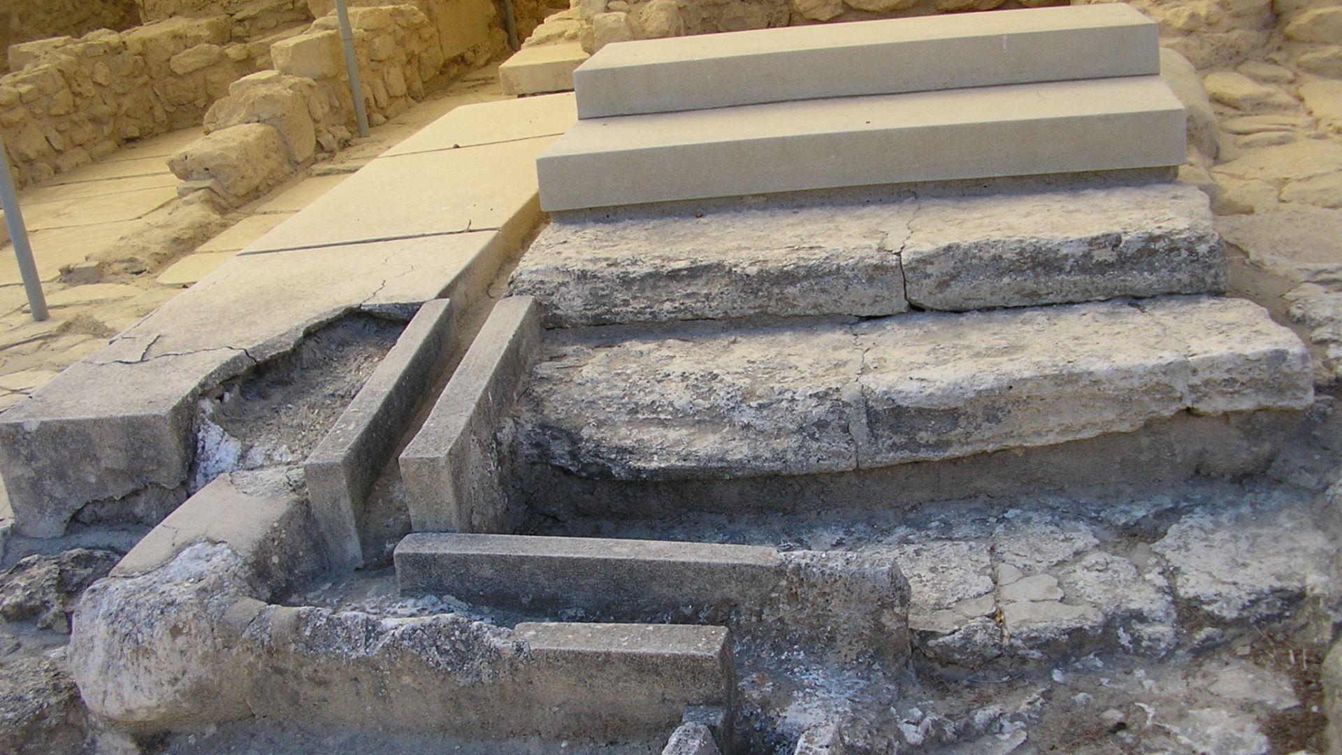 File:Knossos sewers PA067399.JPG