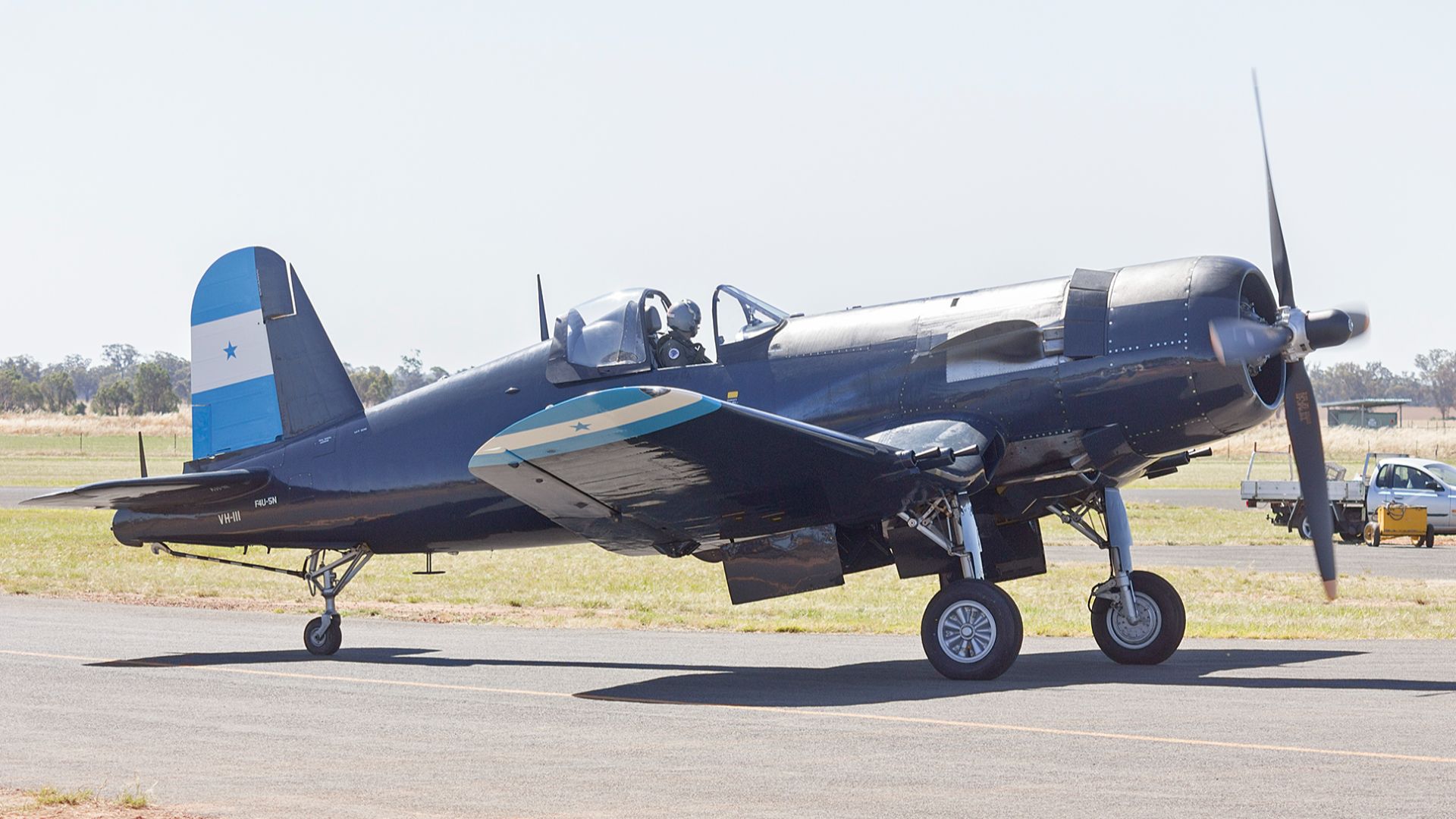 File:Chance-Vought F4U-5N Corsair (VH-III) taxiing during the 2015 Warbirds Downunder Airshow at Temora.jpg
