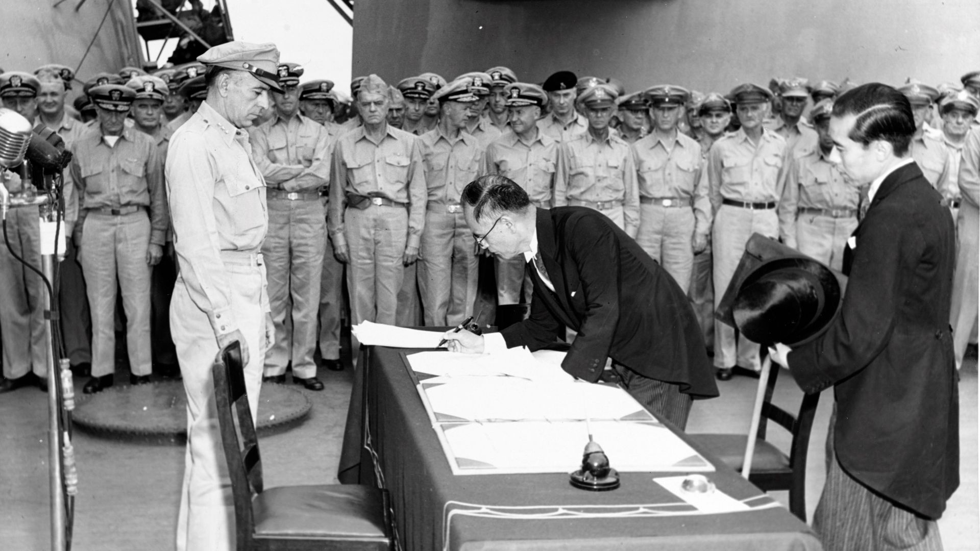 File:Mamoru Shigemitsu signs the Instrument of Surrender, officially ending the Second World War - Alt.jpg