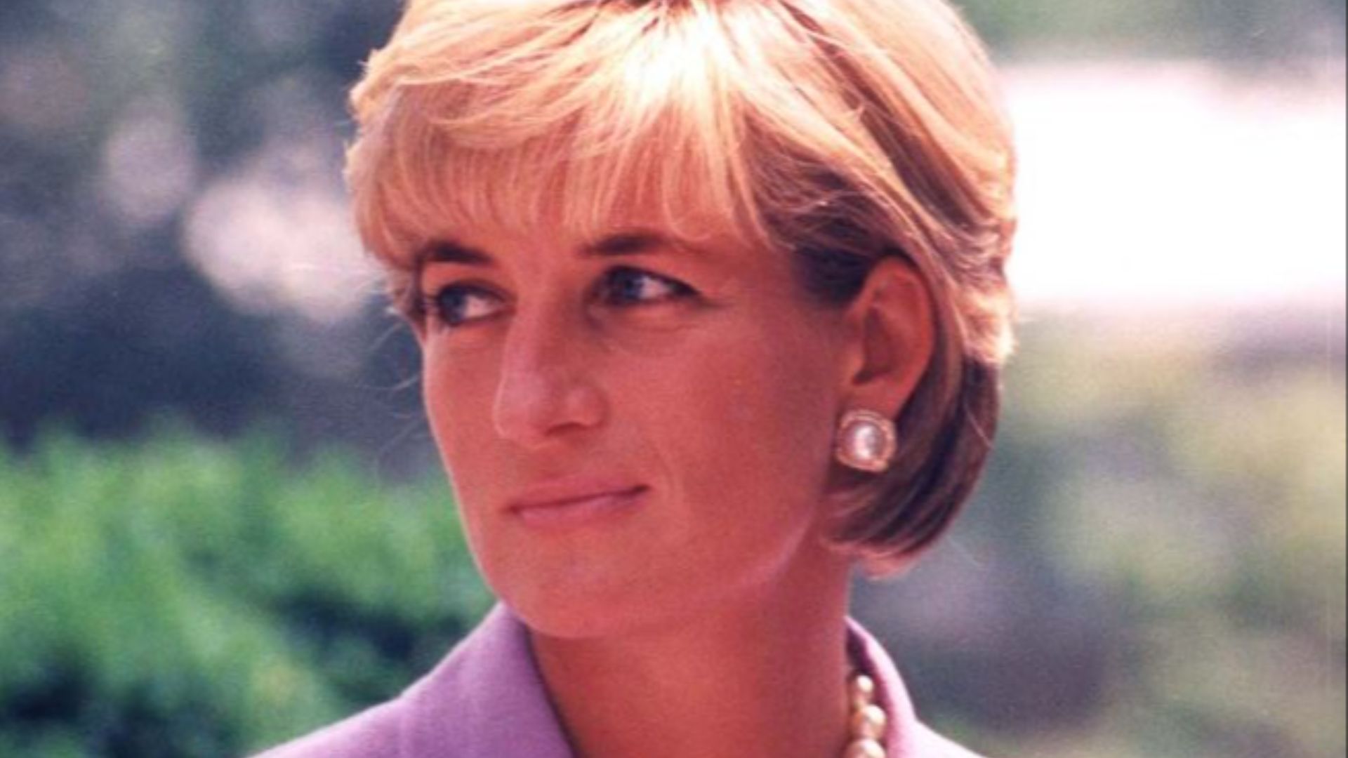 File:PRINCESS DIANA longing © copyright 2010 (5113084540).jpg