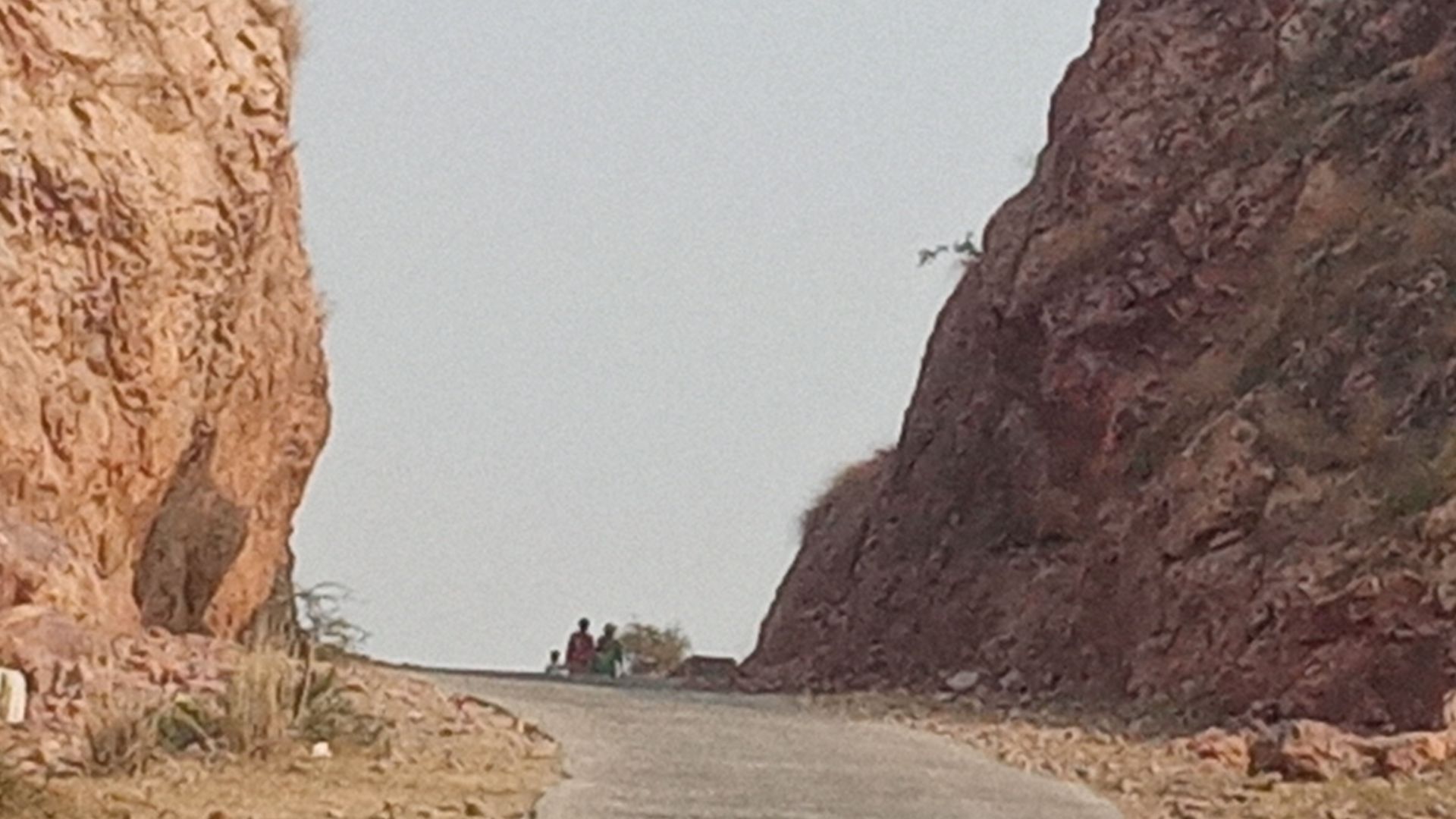 File:Link between Ghivra Mauja in Gehlaur Ghati to Atara Prakhand Wazirganj made by Dashrath Manjhi in 22 yearsIMG 20191127 145226.jpg