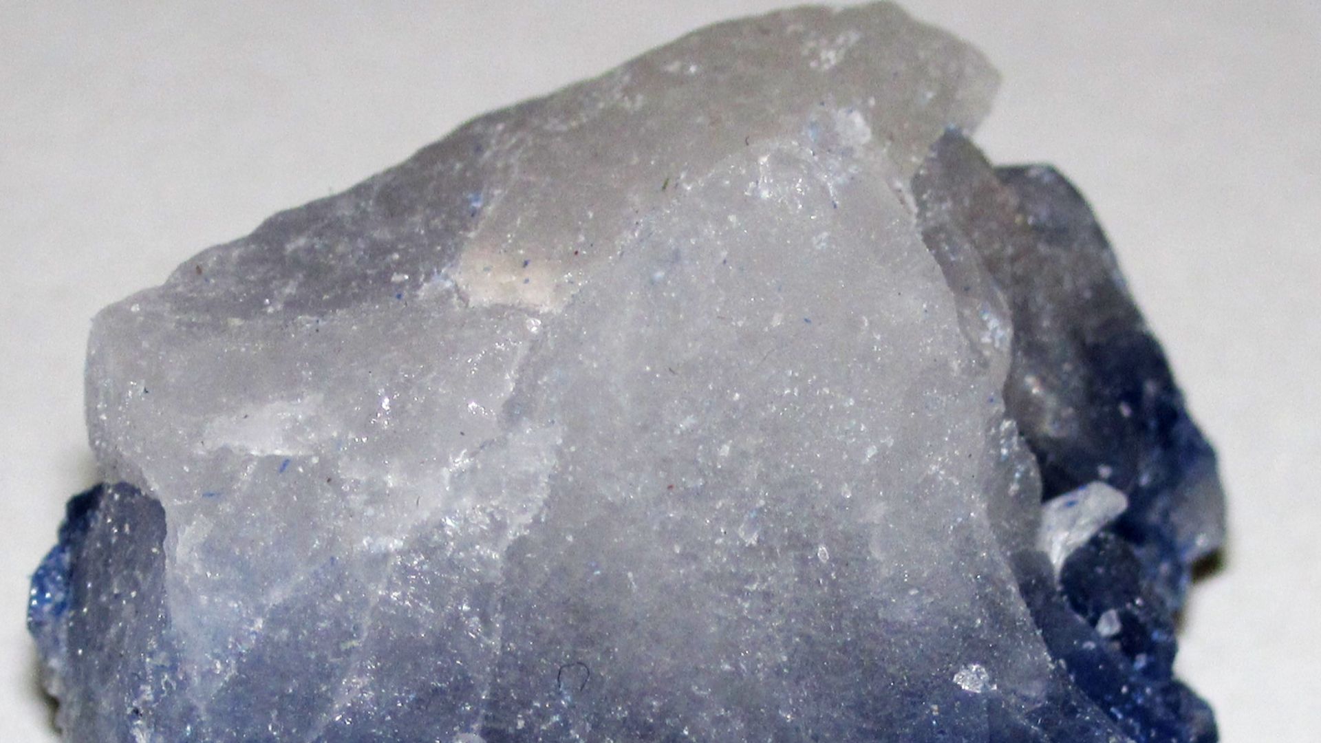 File:Dumortierite-quartz (Brazil) 10.jpg