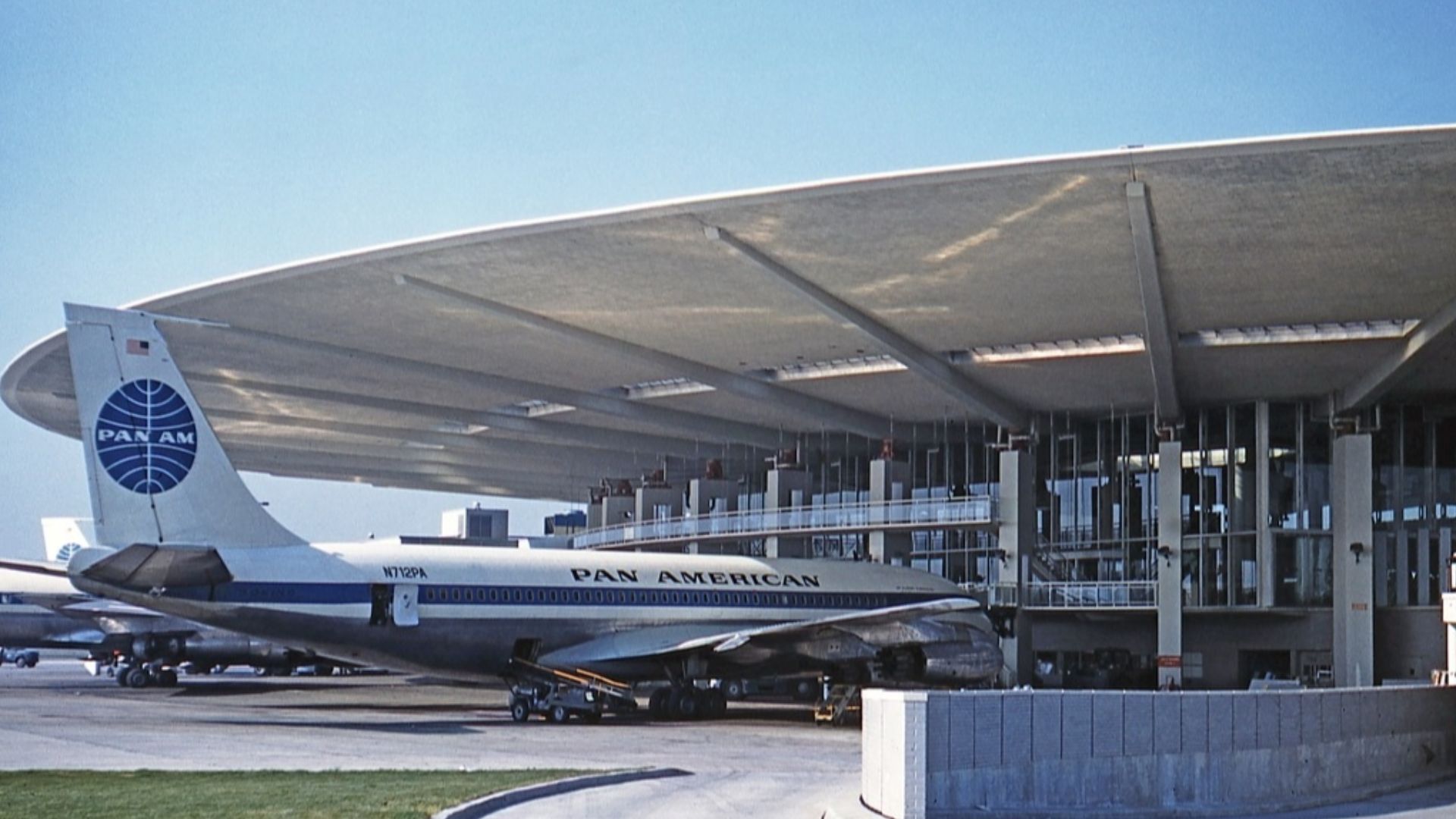 File:Pan Am Boeing 707-100 at JFK 1961 Proctor.jpg