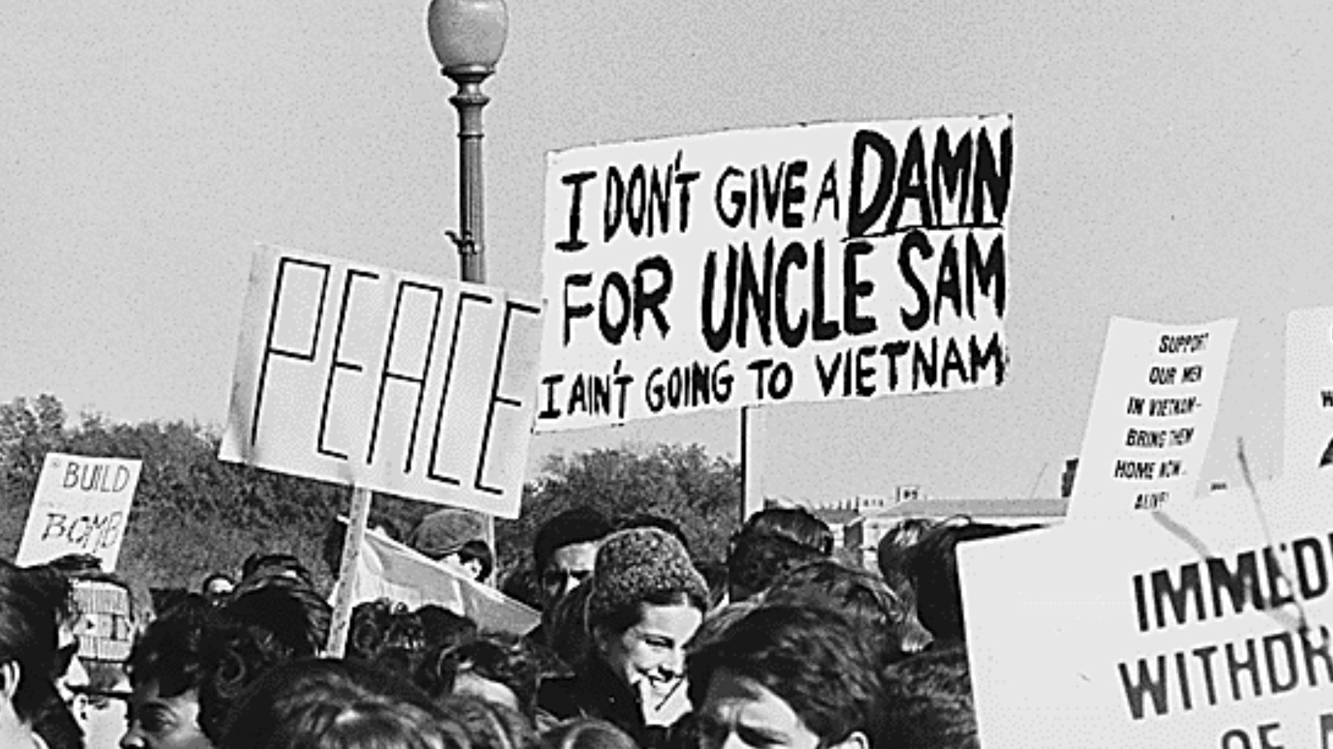 File:Public Domain- Protesting the Vietnam War by Frank Wolfe, October 21, 1967 (NARA).gif