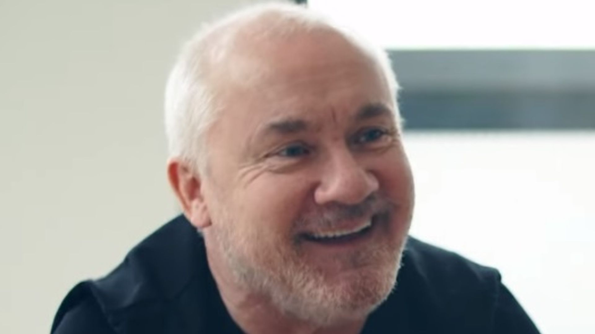 File:Damien Hirst 3 - West London studio, Jul 16, 2021.jpg