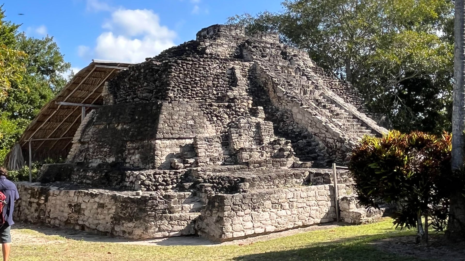 File:Mayan Sun God's Temple in Chacchoben.jpg