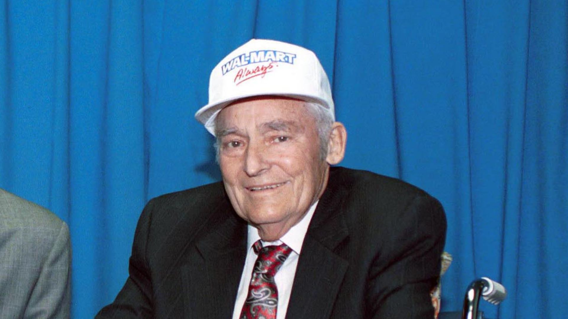 File:President George H. W. Bush and Sam Walton.jpg