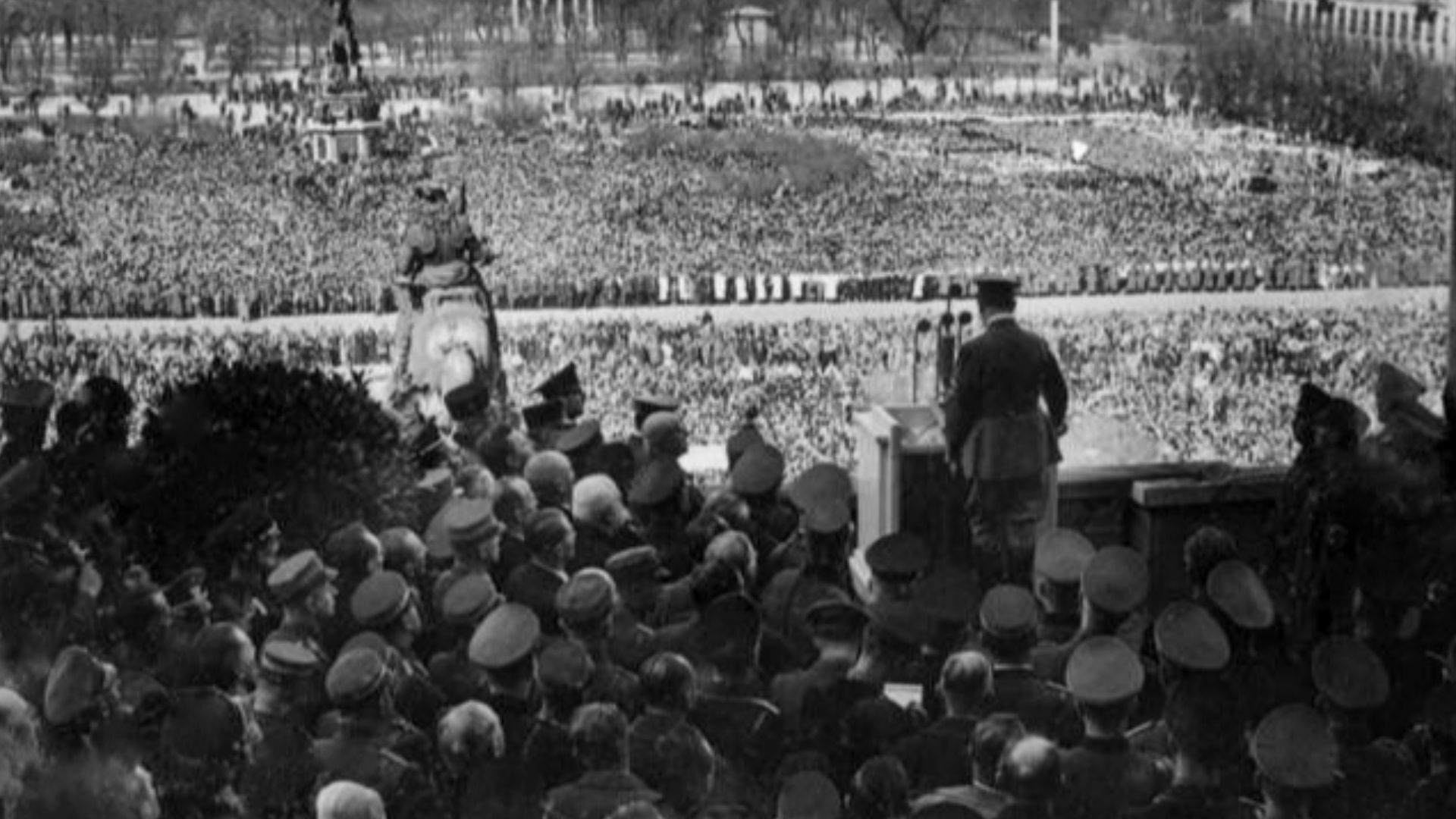 File:Bundesarchiv Bild 183-1987-0922-500, Wien, Heldenplatz, Rede Adolf Hitler.jpg