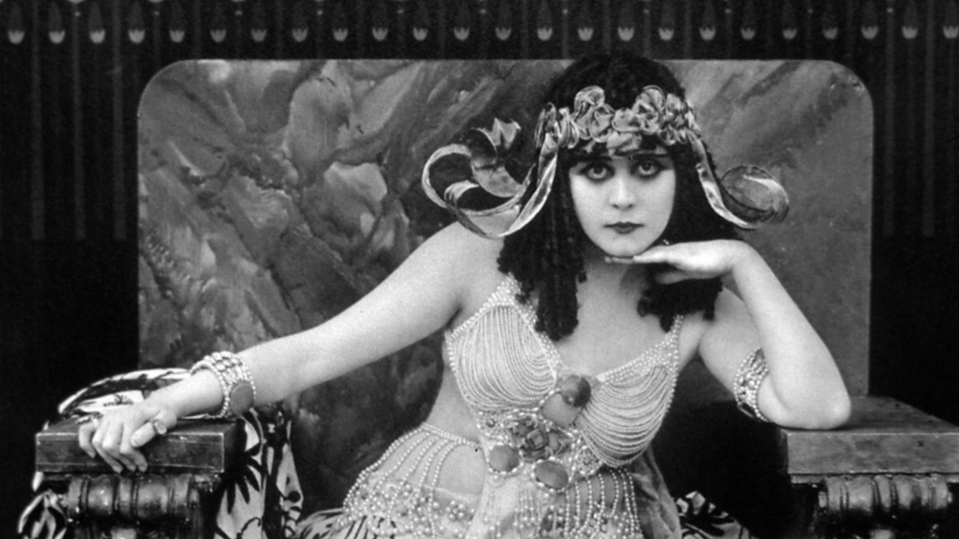 File:Theda-bara-cleopatra.jpg