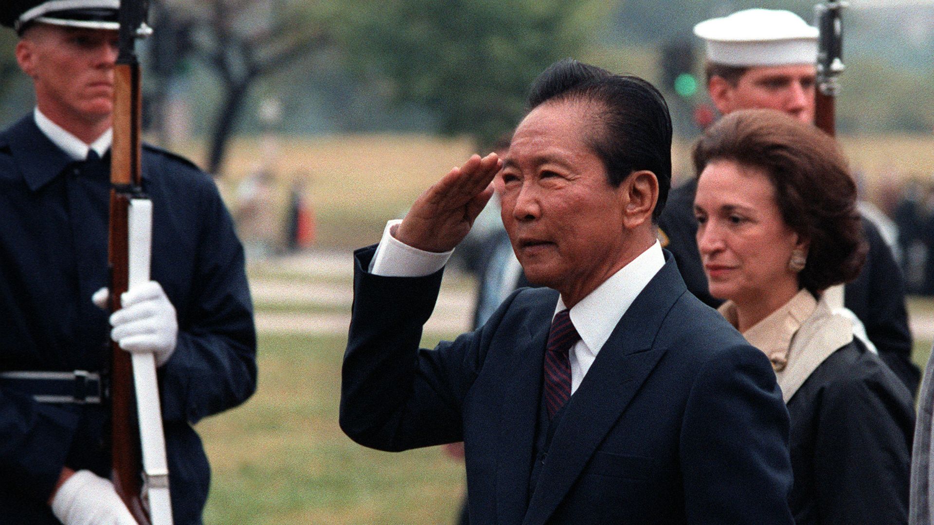 File:Ferdinand Marcos and George Shultz DA-SC-84-05877.JPEG