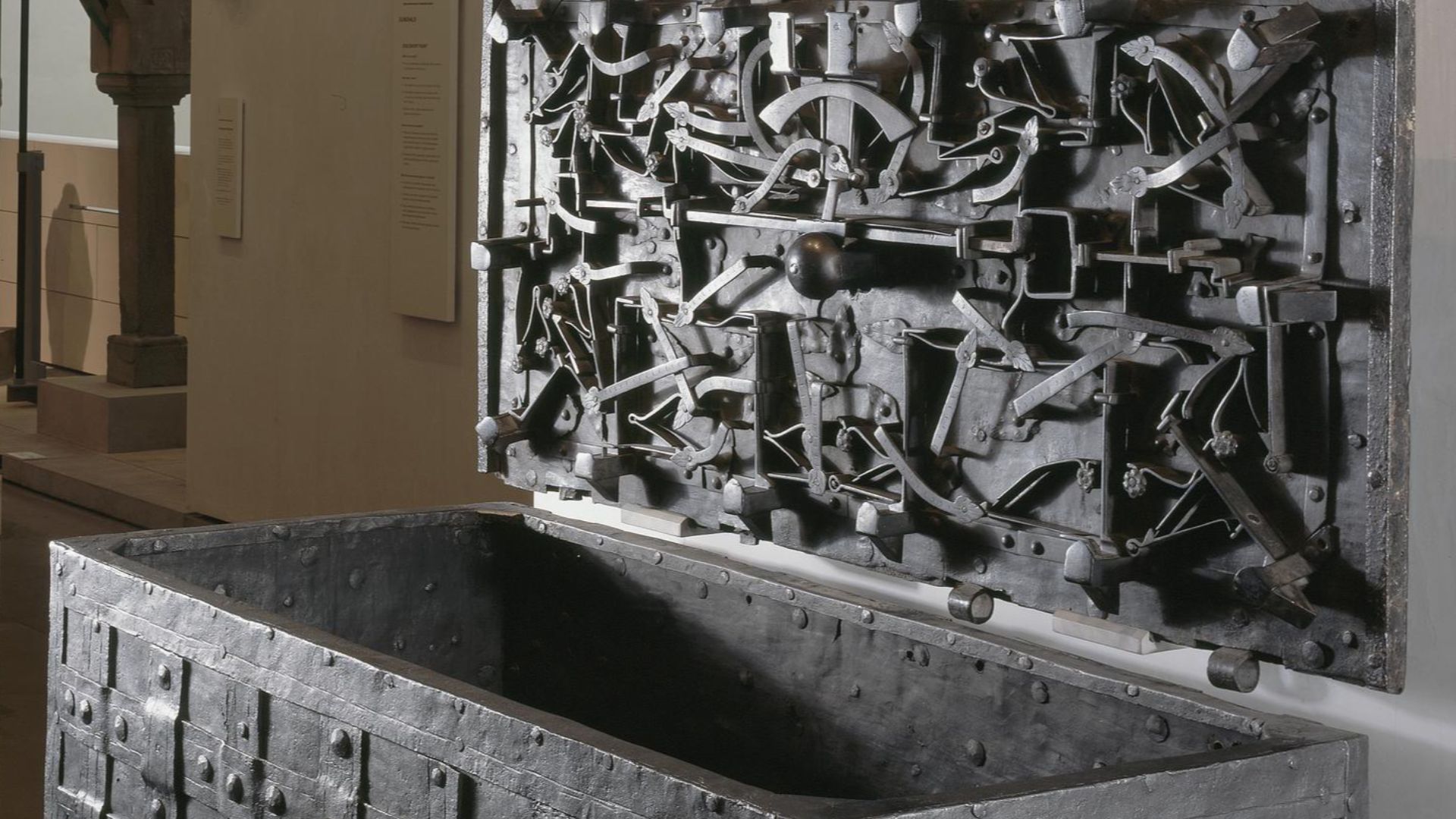 File:NMSDarienChest.jpg