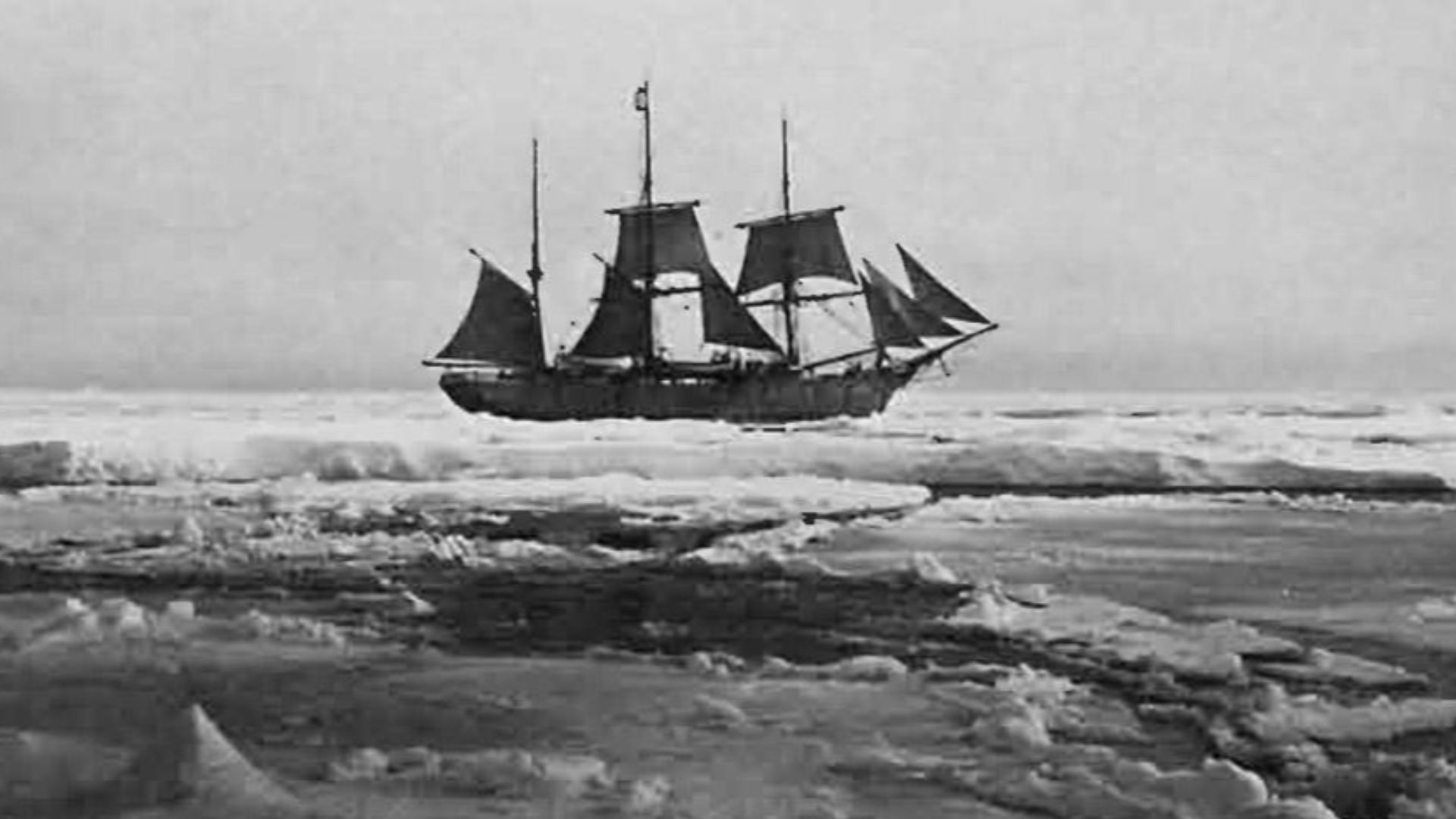 File:Le S Y Belgica dans les glaces (Antarctique) (Ifremer 00815-92742).jpg