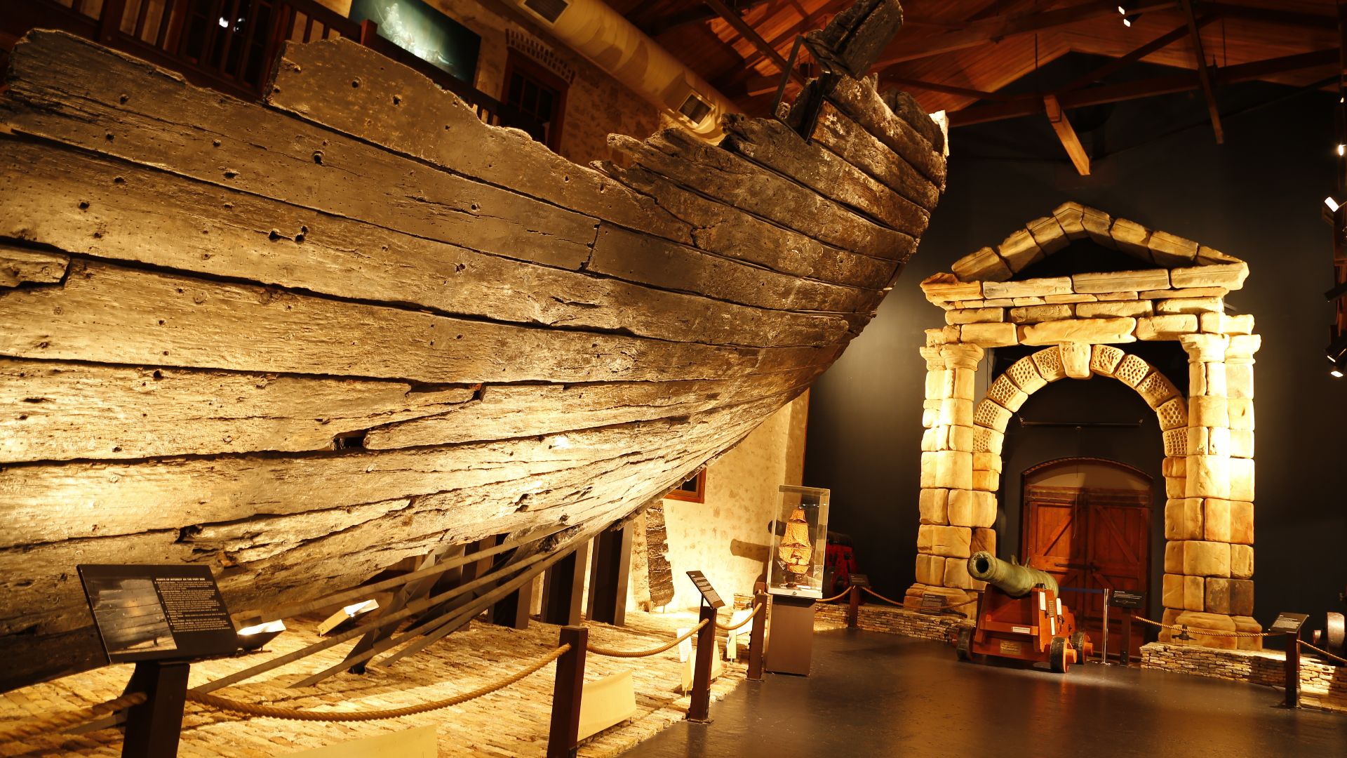 File:Shipwreck Galleries, Fremantle, WA.JPG