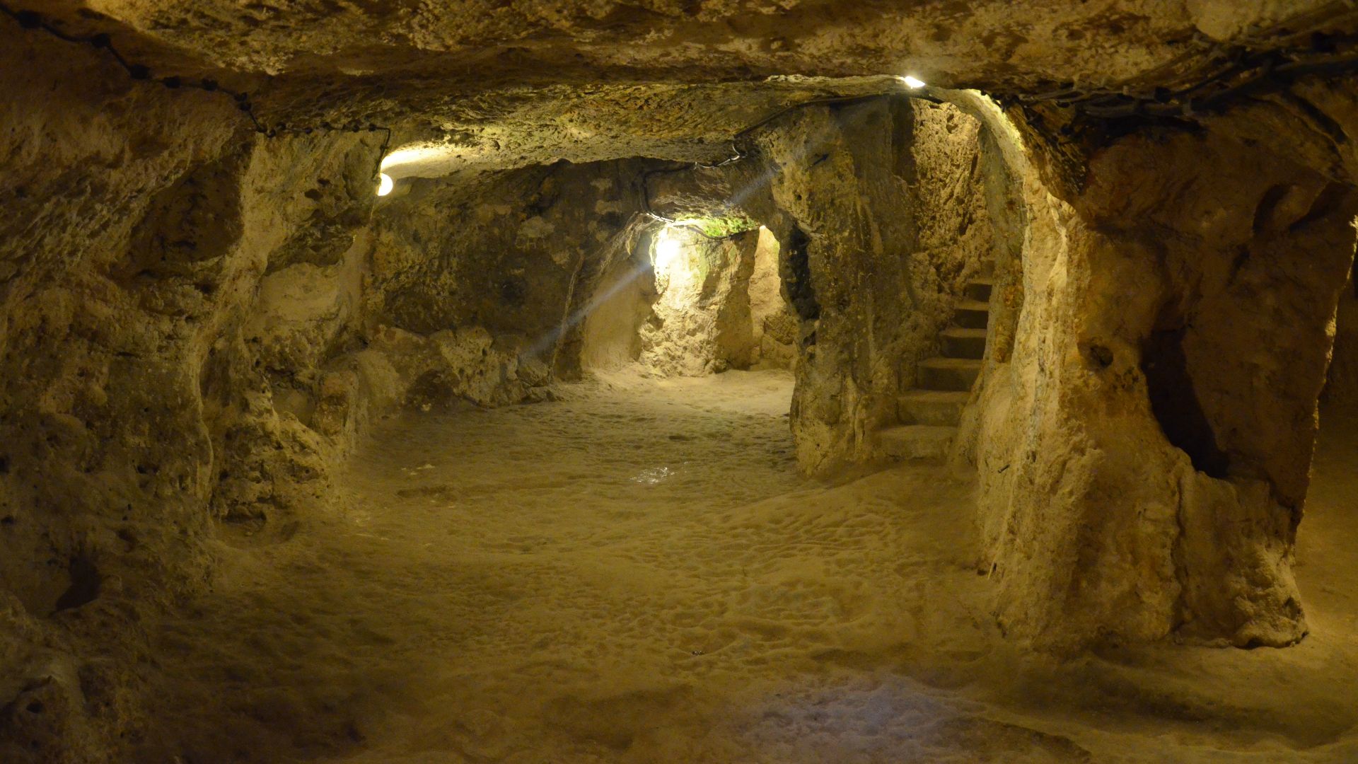 File:DERINKUYU UNDERGROUND CITY - panoramio (2).jpg
