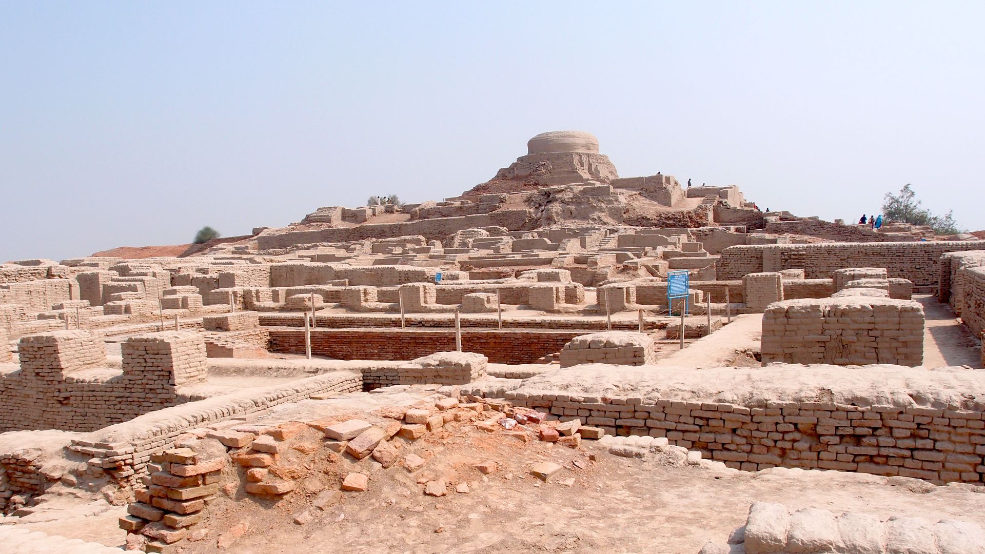 File:Mohenjodaro - view of the stupa mound.JPG