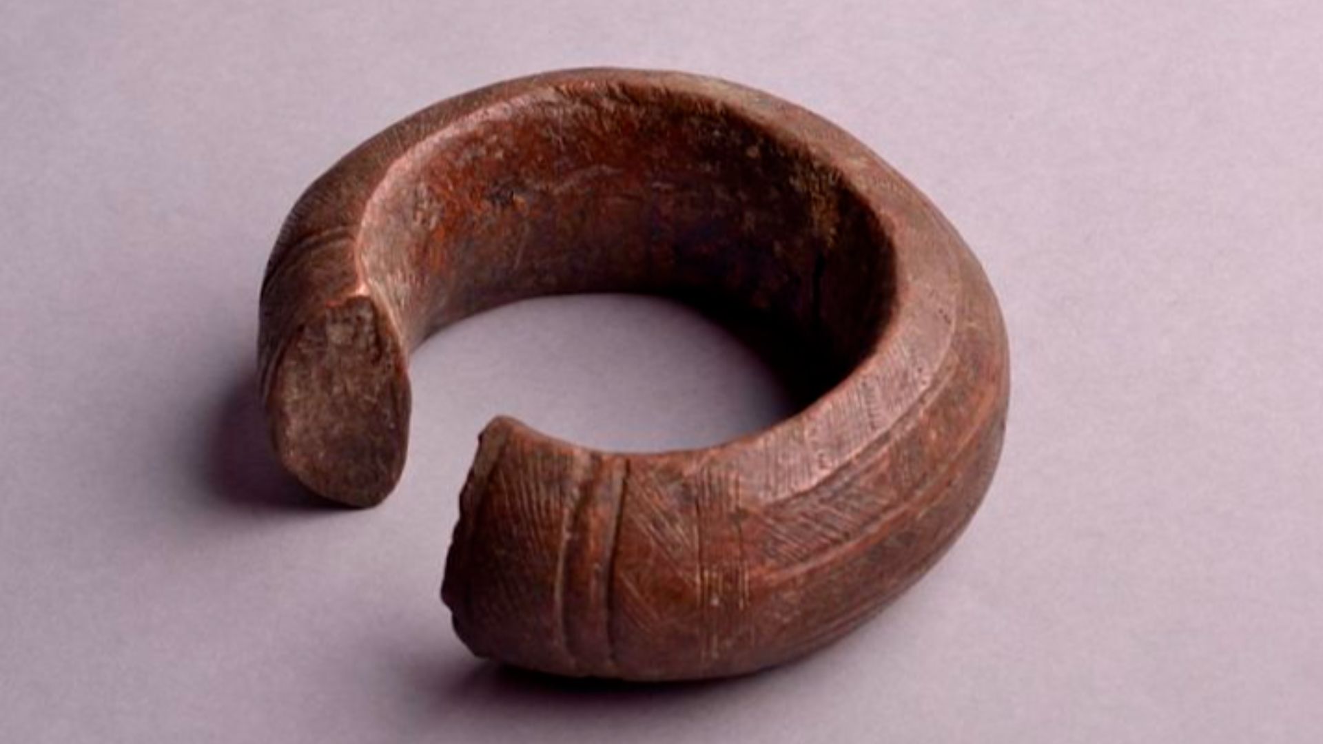 File:Raccolte Extraeuropee - AFR 00585 - Bracciale moneta (Manilla) (2).jpg