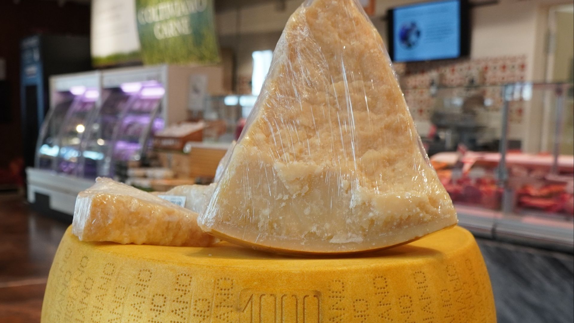 File:Parmigiano Reggiano, Italien, Europäische Union.jpg