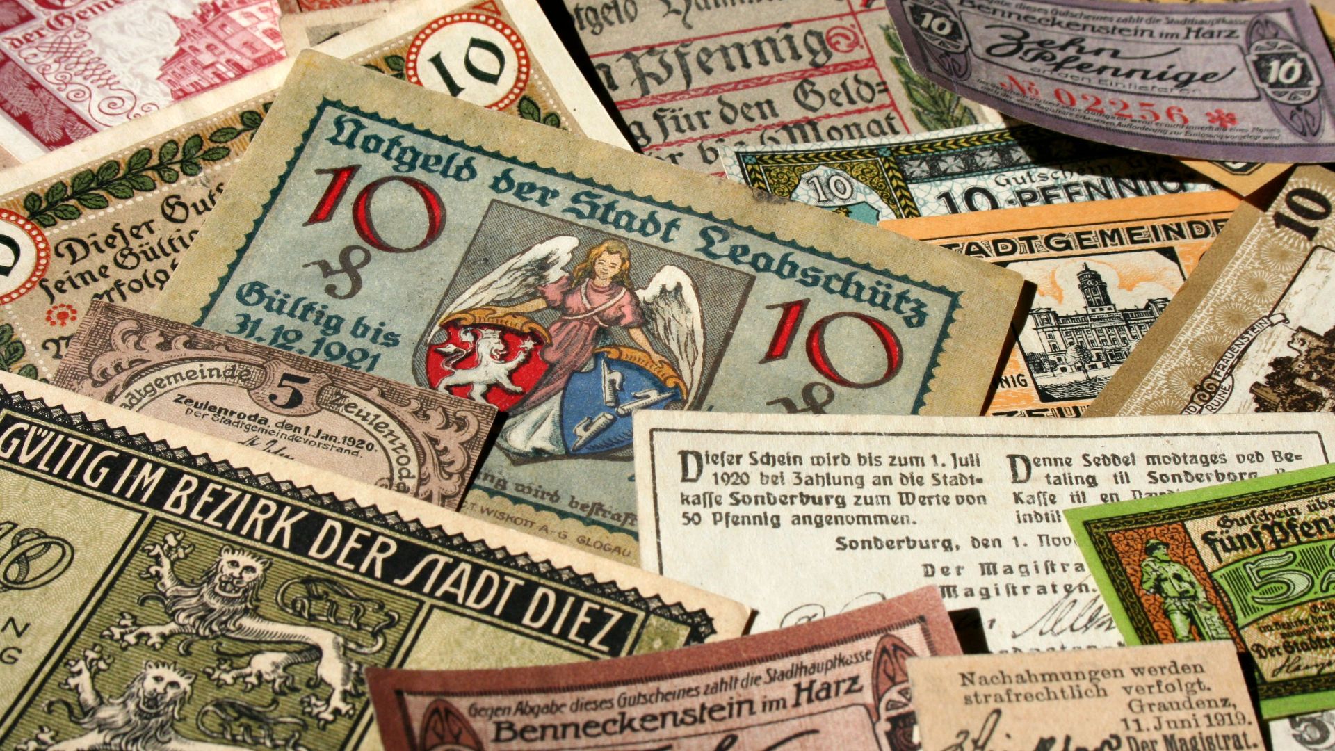 File:German banknotes in 1917-1919, the town money.JPG
