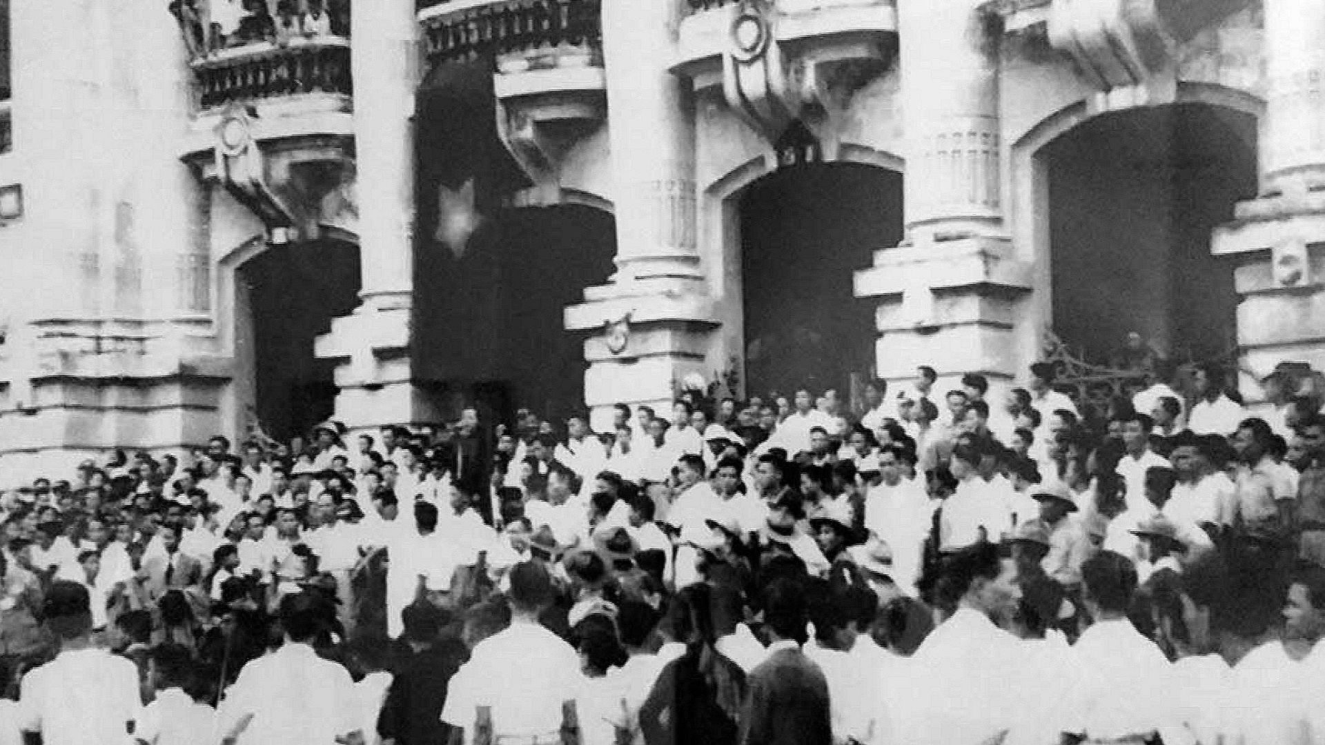 File:Rencontre au Grand Opéra de Hanoï le 17 août 1945.jpg