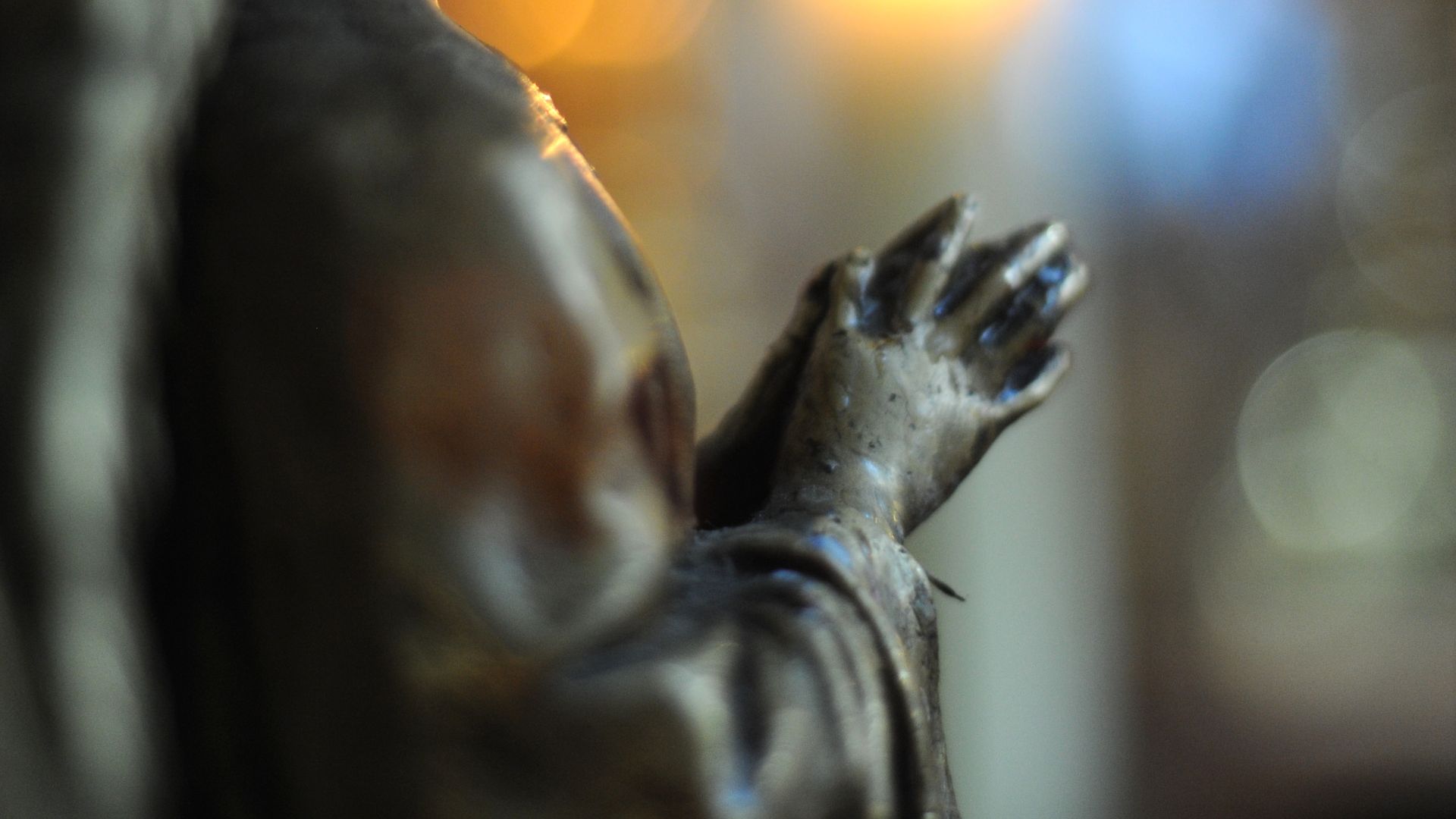 File:Praying statue. Church of the Holy Sepulchre, Jerusalem 031 - Aug 2011.jpg