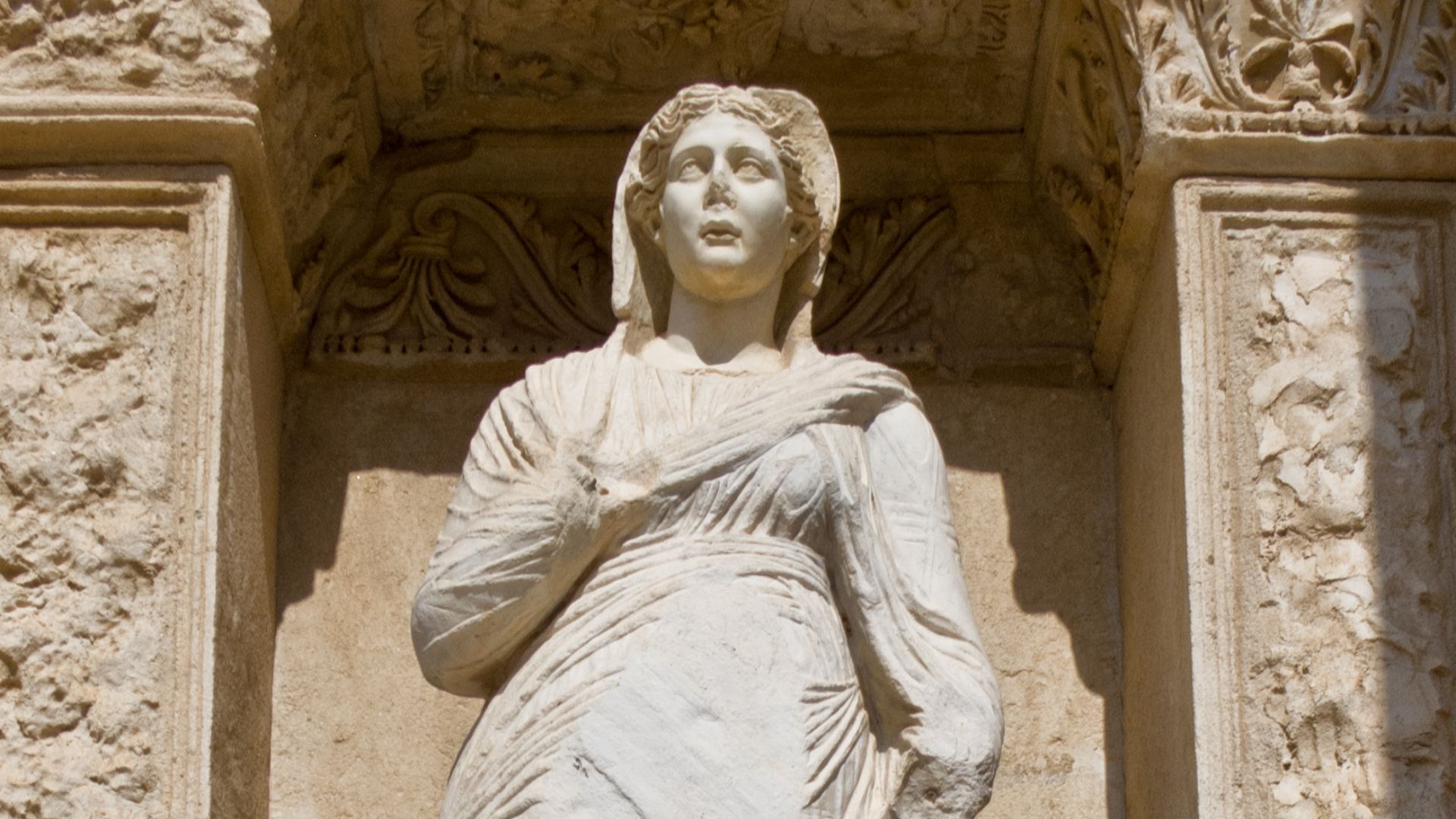 File:Arete - Areté- Éfeso.jpg