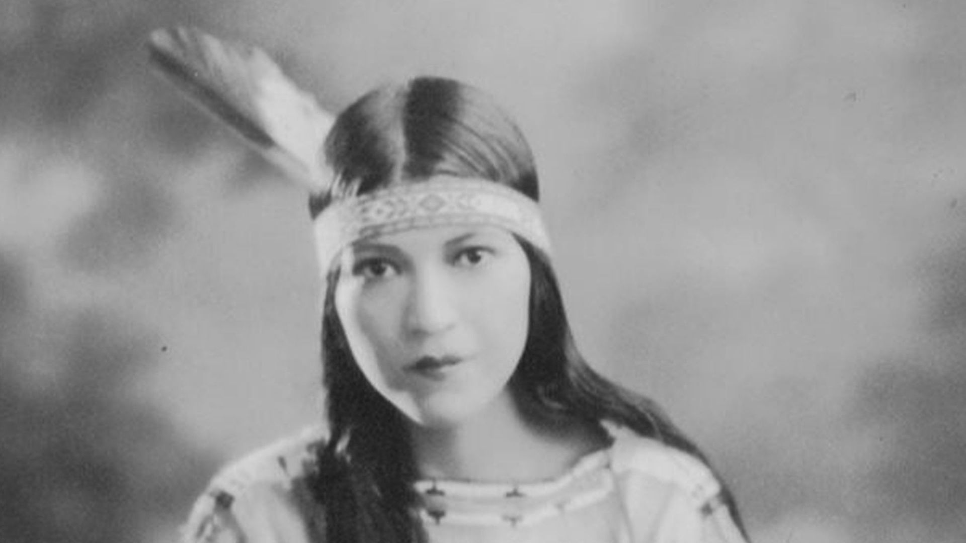 File:Molly Spotted Elk (1903-1977) portrait.jpg