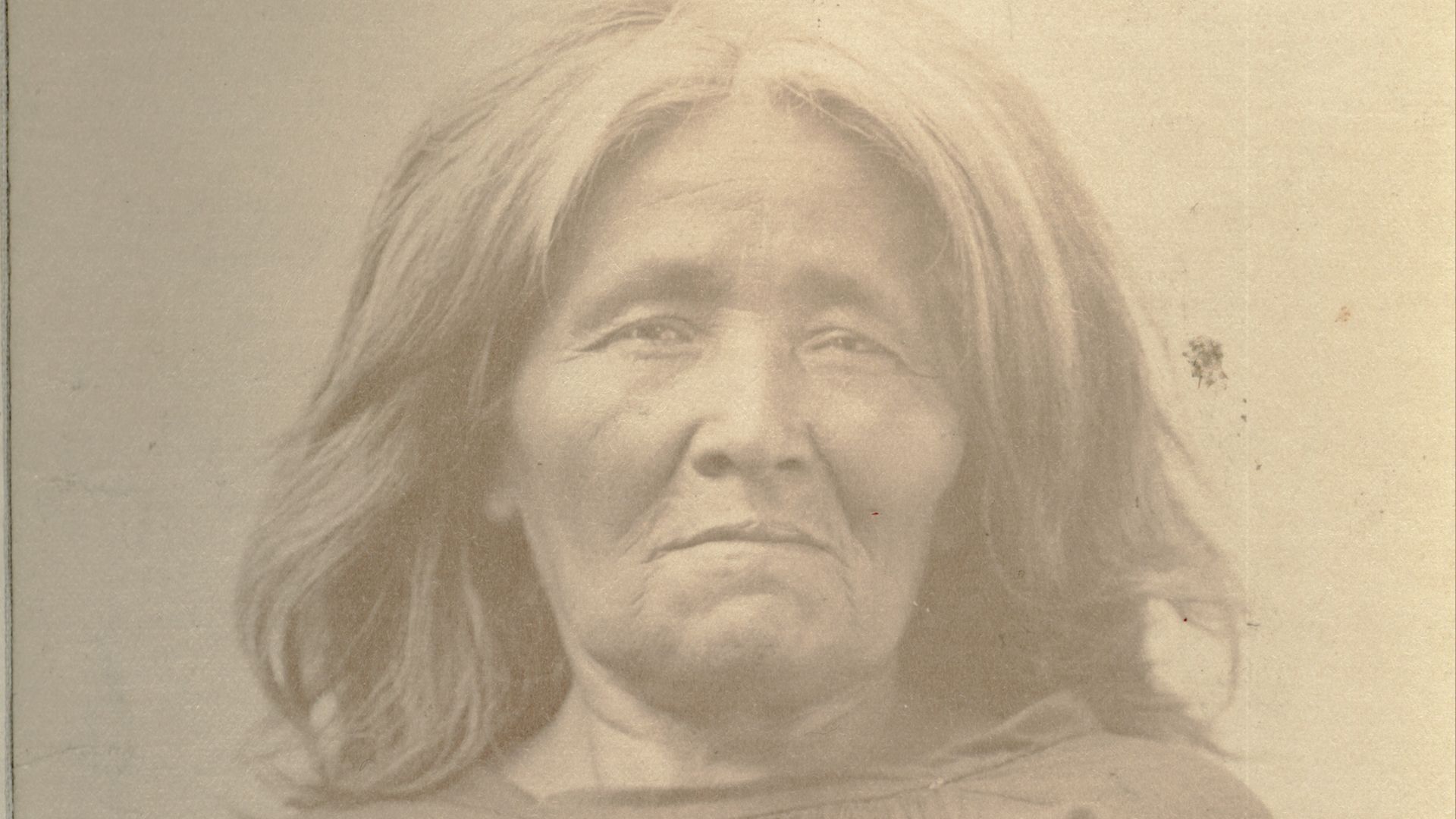 File:Apache Woman.jpg