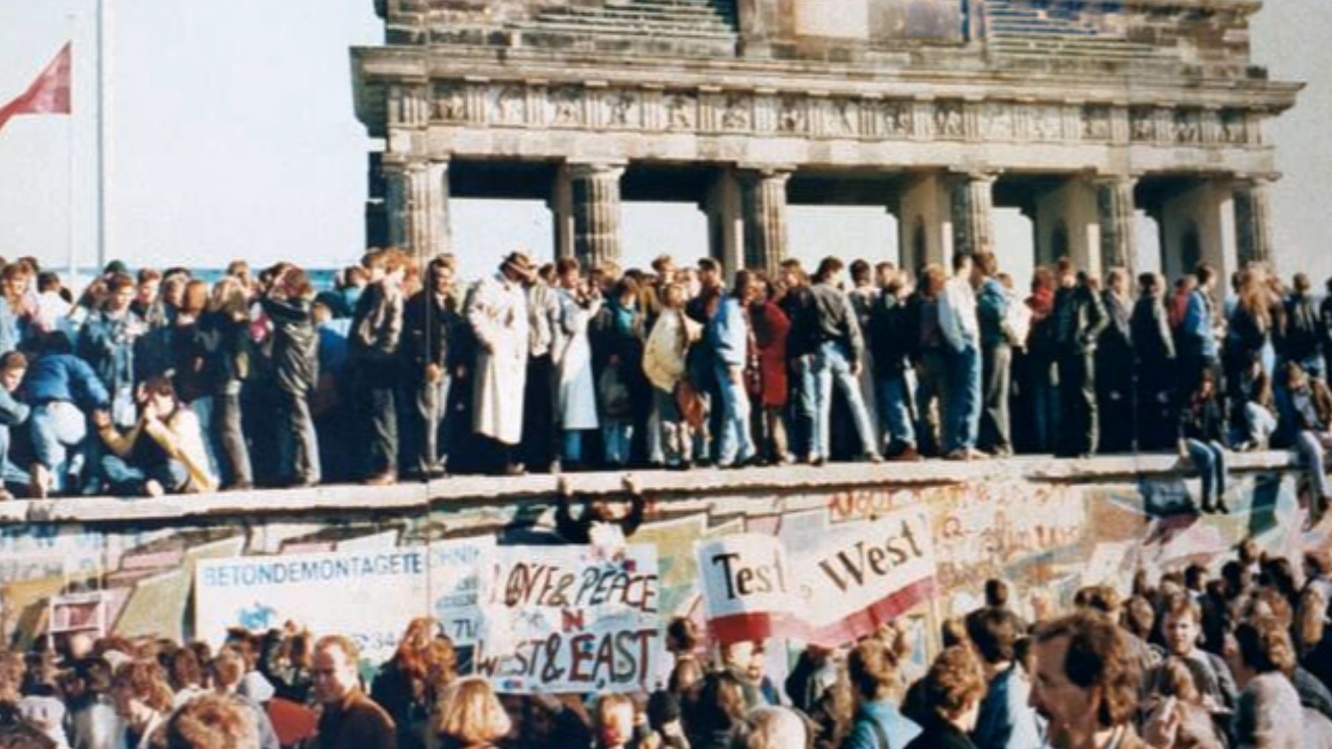 File:West and East Germans at the Brandenburg Gate in 1989.jpg