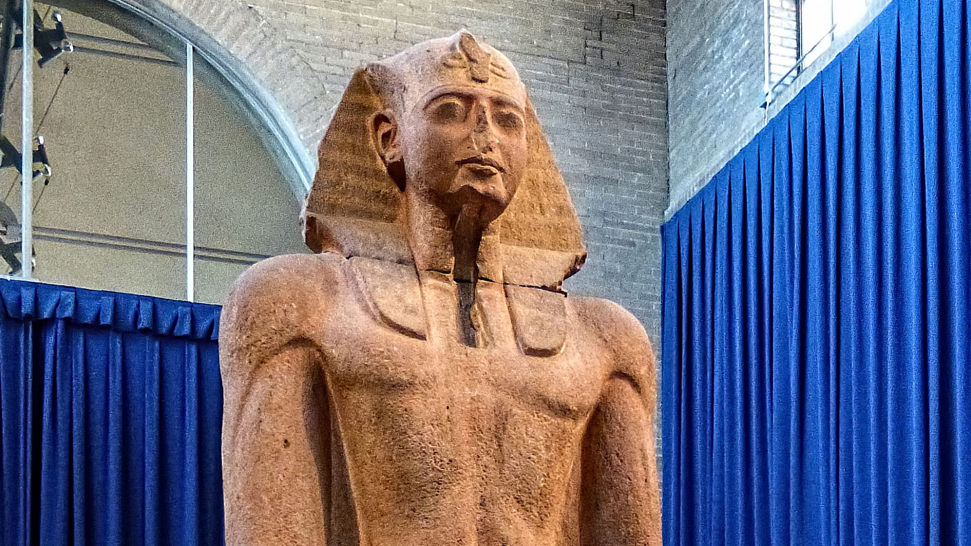 File:Recarved statue of Pharaoh Ramesses II from Harsaphes Heracleopolis Egypt 1897-1843 BCE Penn Museum.jpg