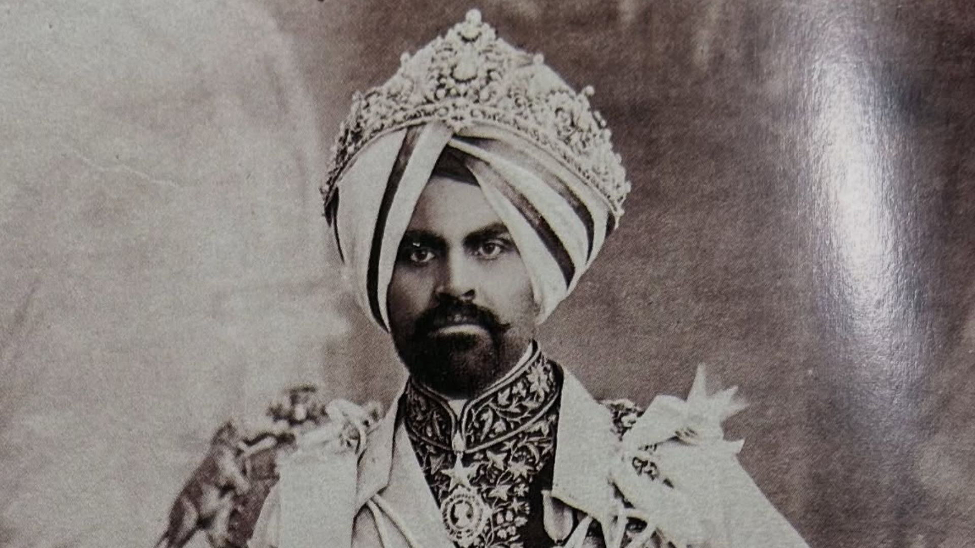 File:Photograph of Maharaja Jagatjit Singh of Kapurthala State, by Bourne and Shepherd, ca.1900's–1910's (detail).jpg