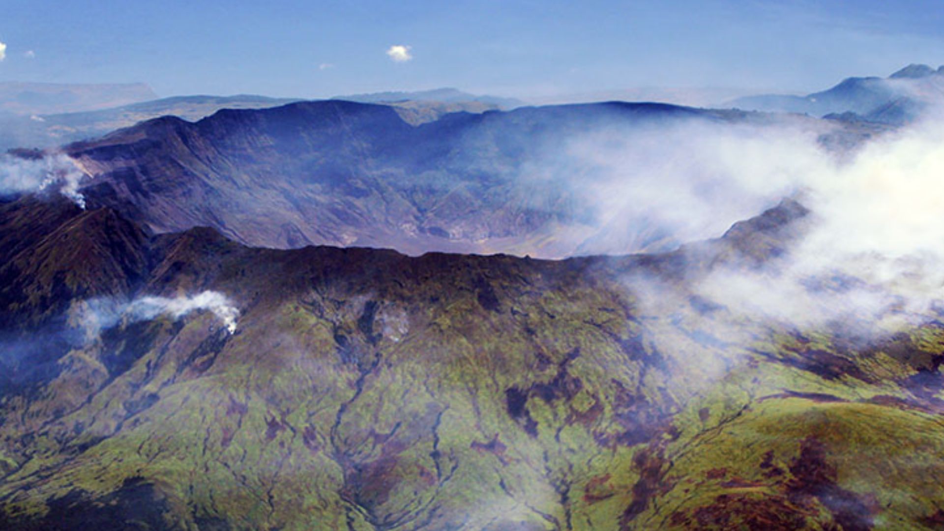 File:Caldera Mt Tambora Sumbawa Indonesia.jpg