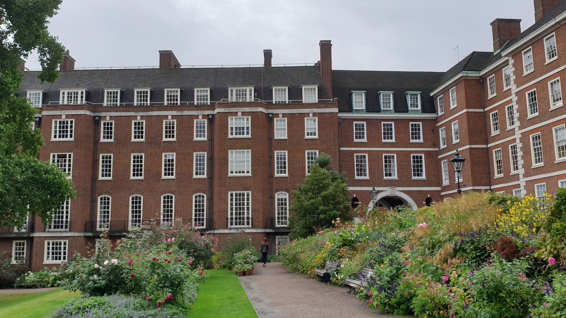 File:Inner Temple Garden, London (geograph 6284927).jpg