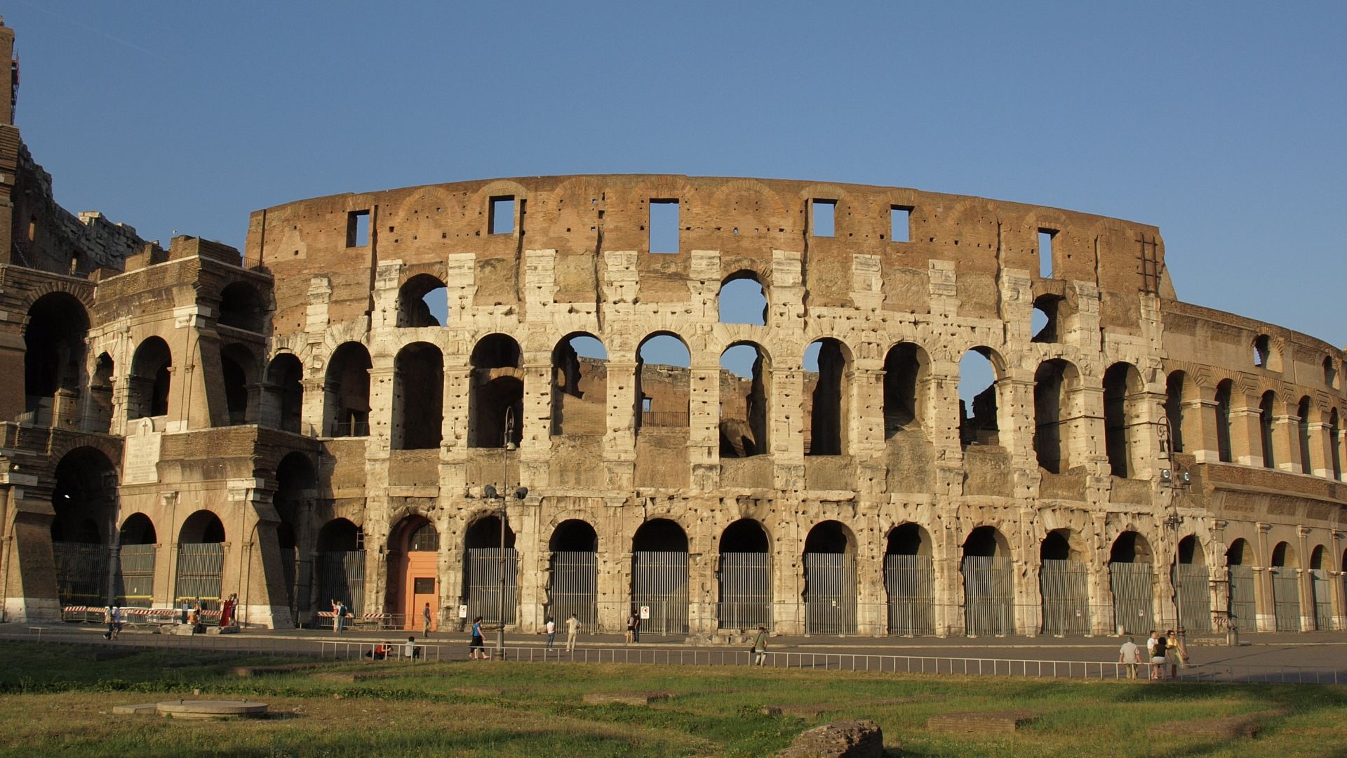 File:Colosseum exterior, inner and outer wall AvL.jpg