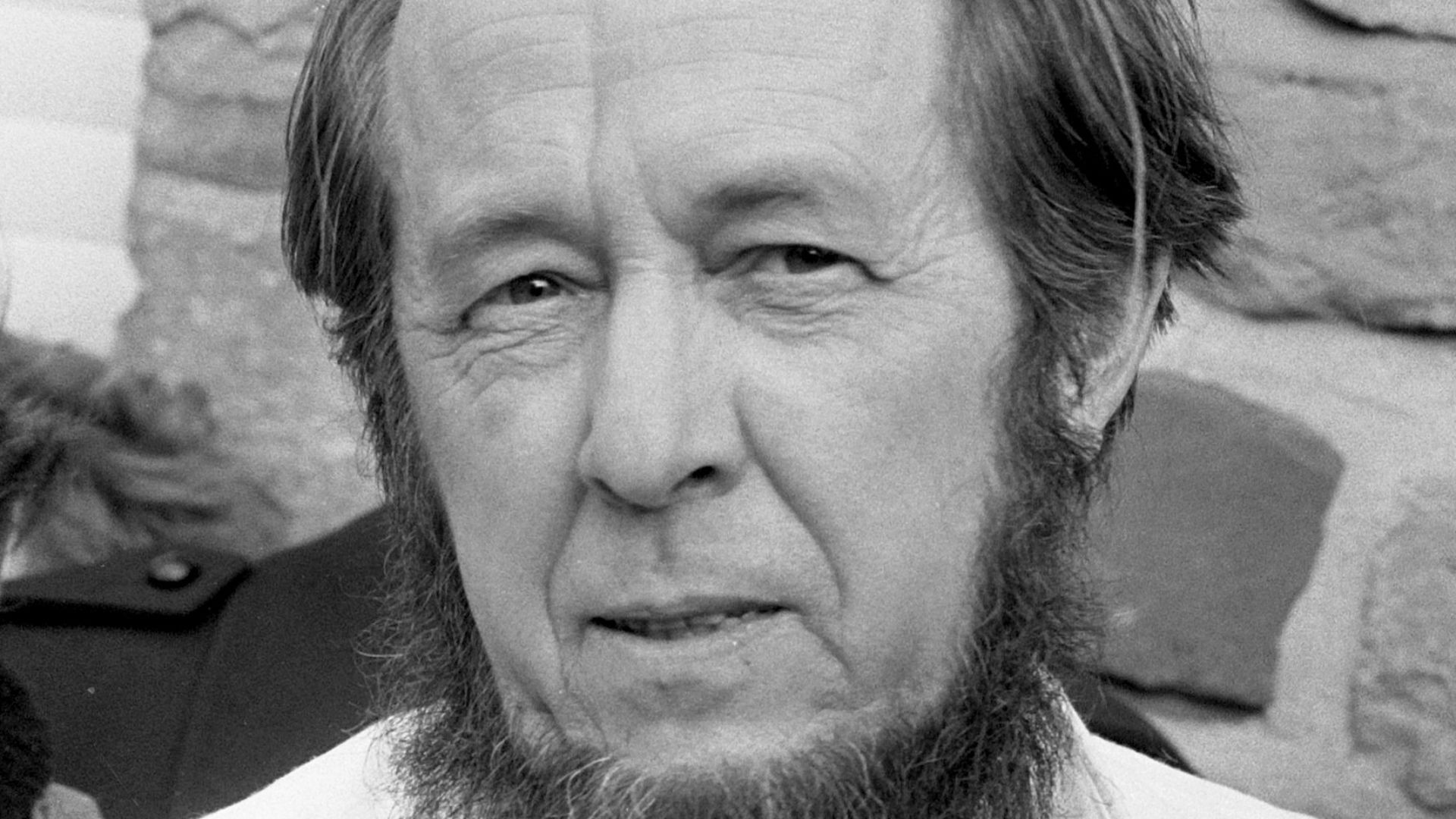 File:Aleksandr Solzhenitsyn 1974crop.jpg