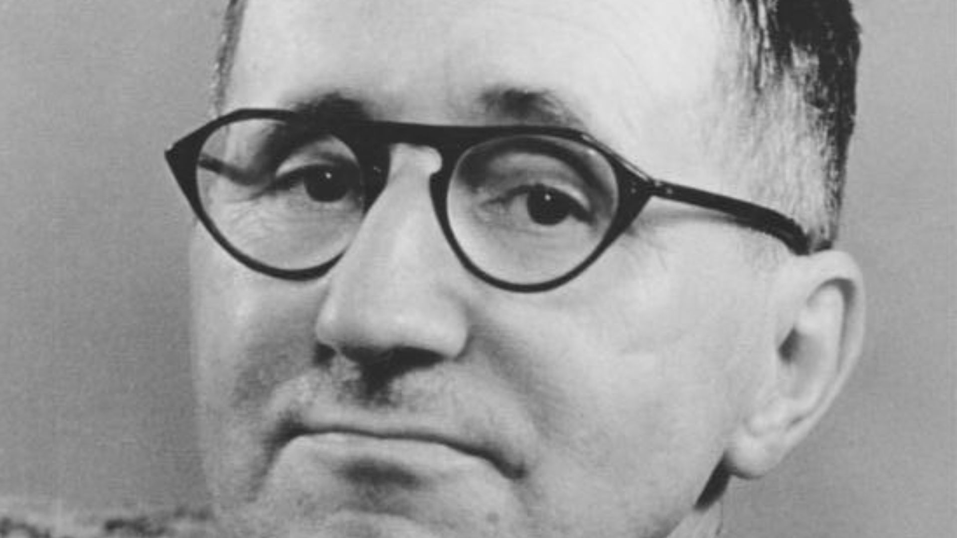 File:Bundesarchiv Bild 183-W0409-300, Bertolt Brecht.jpg