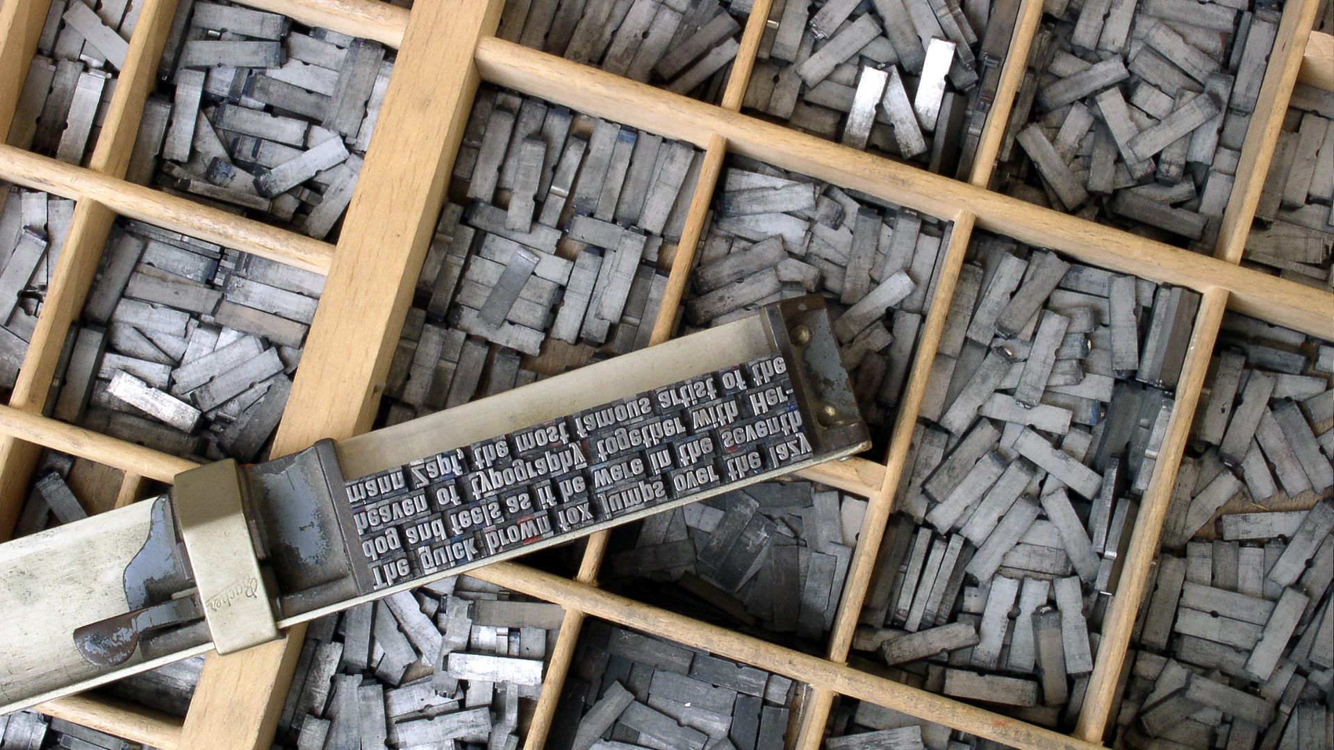 File:Metal movable type.jpg