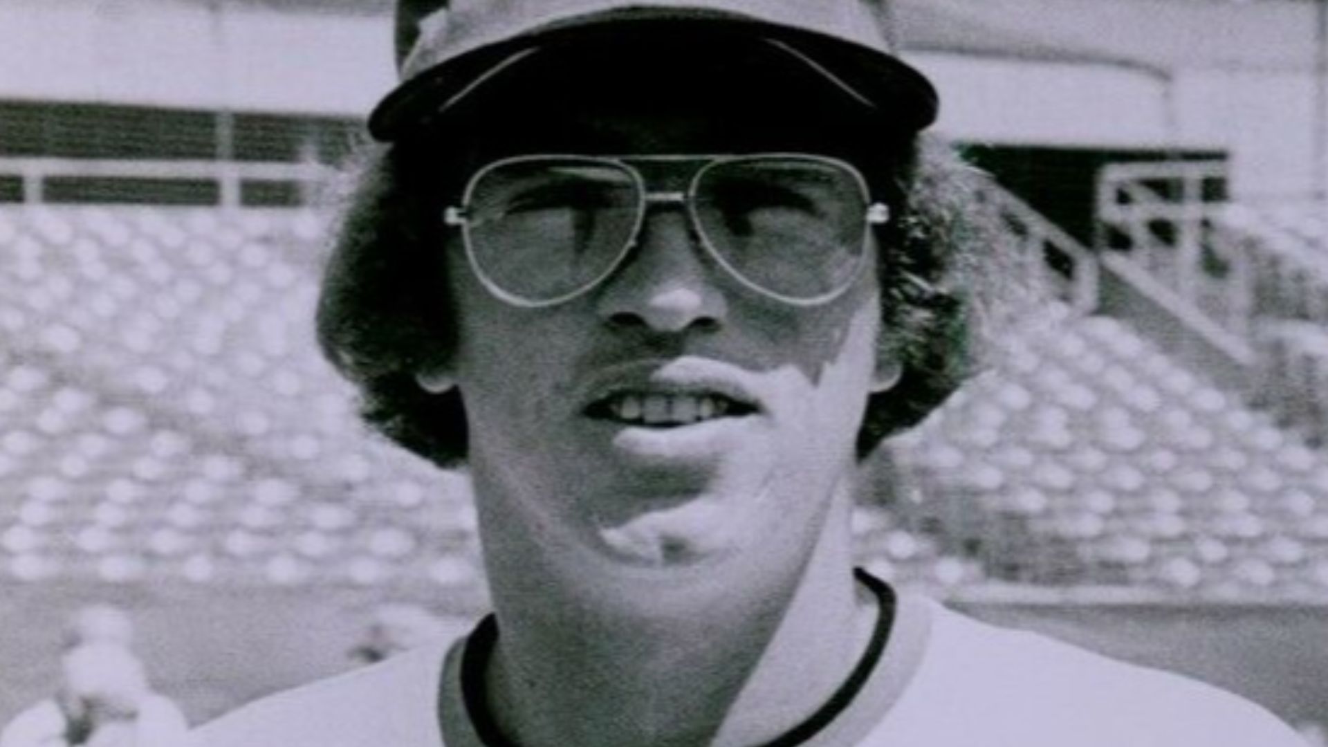 File:Mario Mendoza Pirates.jpg