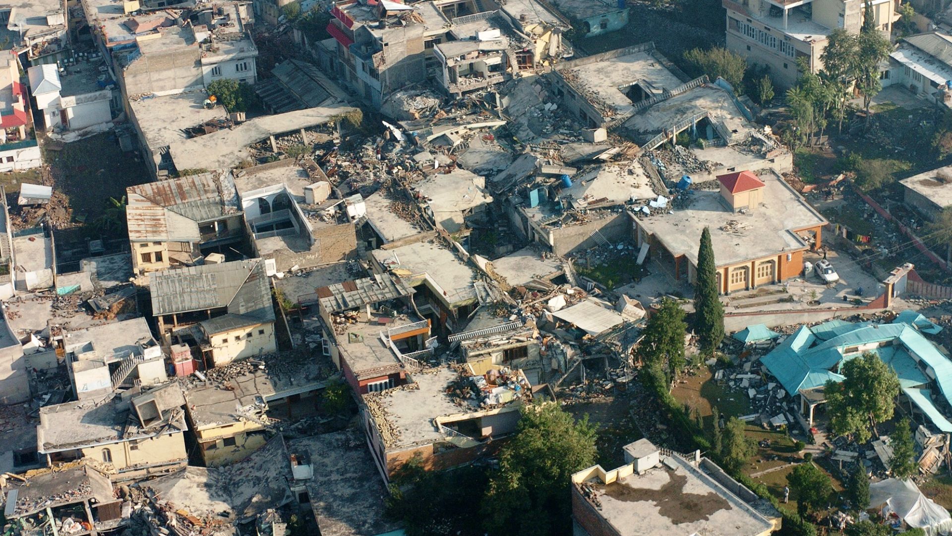 File:Muzaffarabad - 2005 Kashmir earthquake.jpg