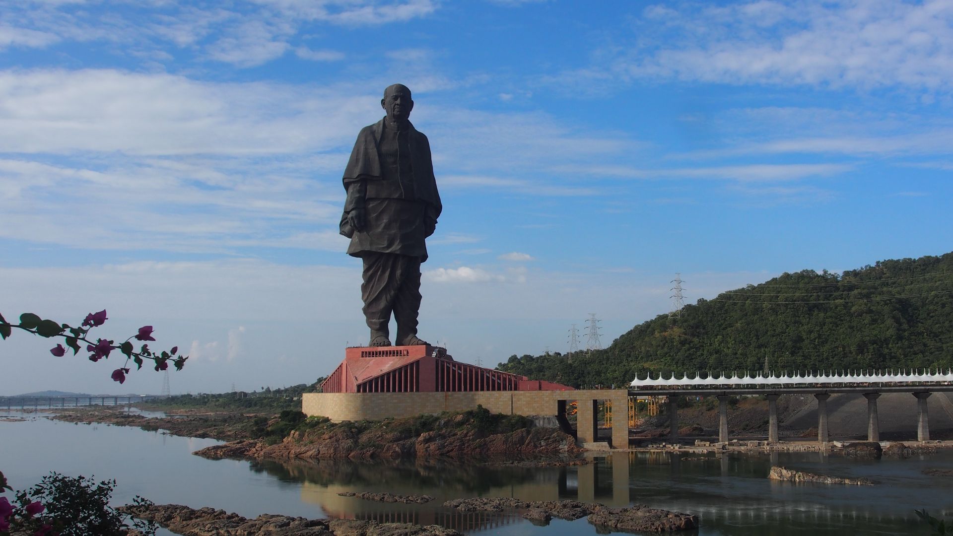 File:Statue of Unity - View from the other bank of Narmada.jpg