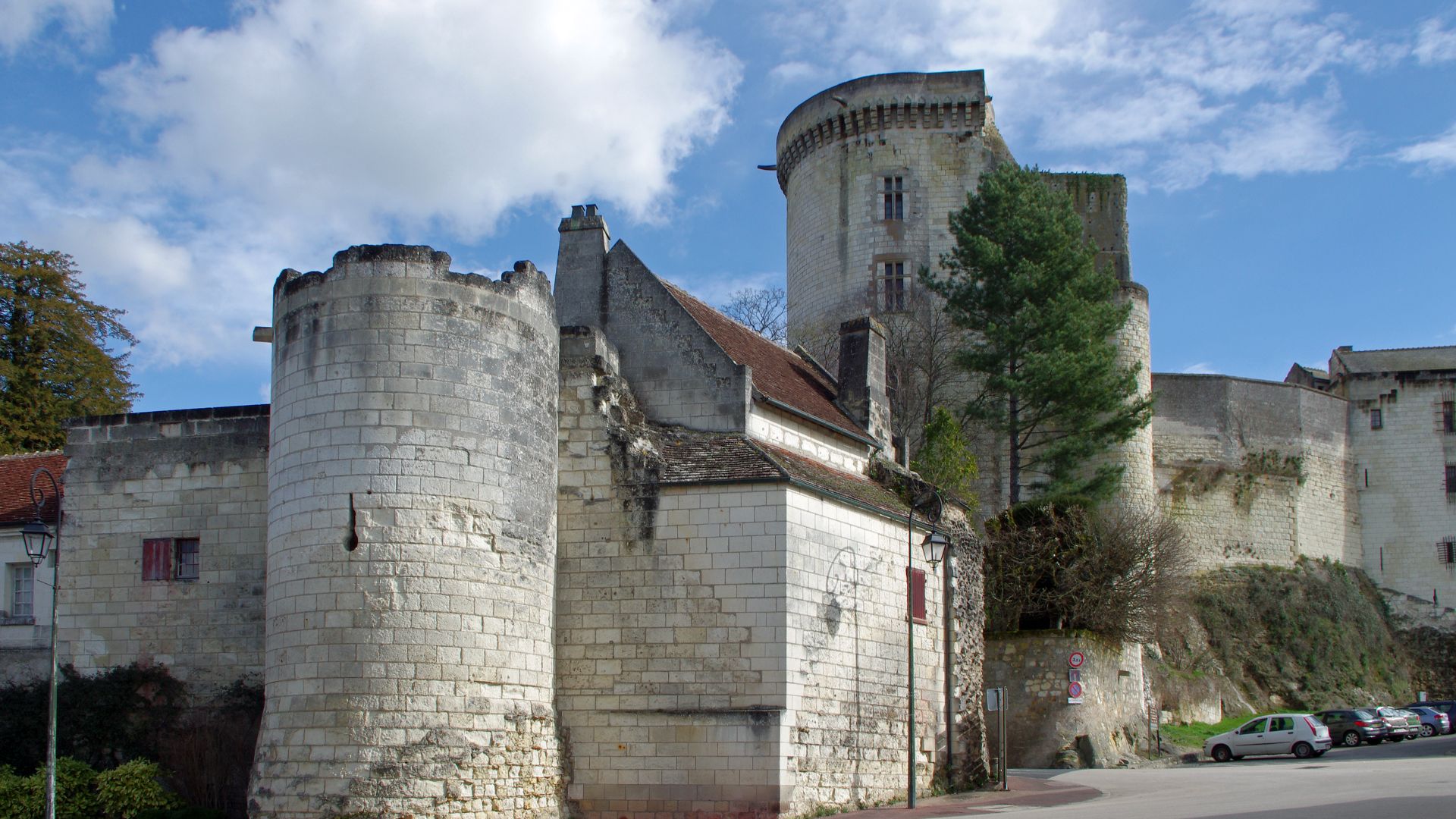 File:Loches (Indre-et-Loire) (31557932566).jpg