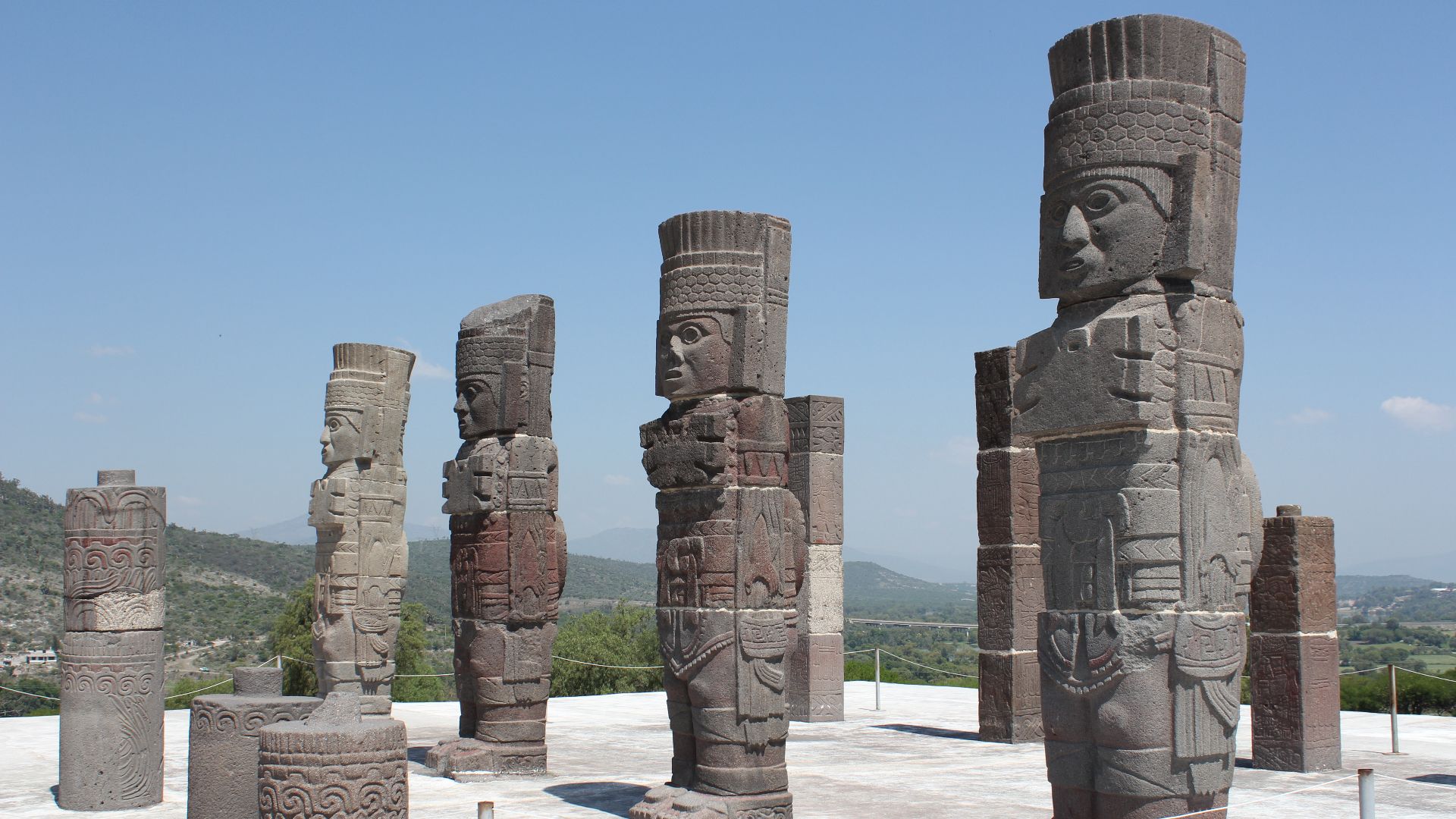 File:Tula, Pyramid B (20660295926).jpg