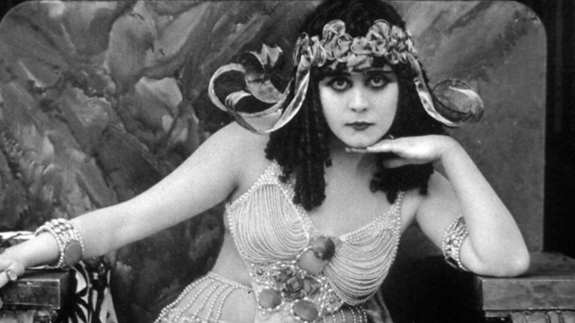 File:Theda-bara-cleopatra.jpg