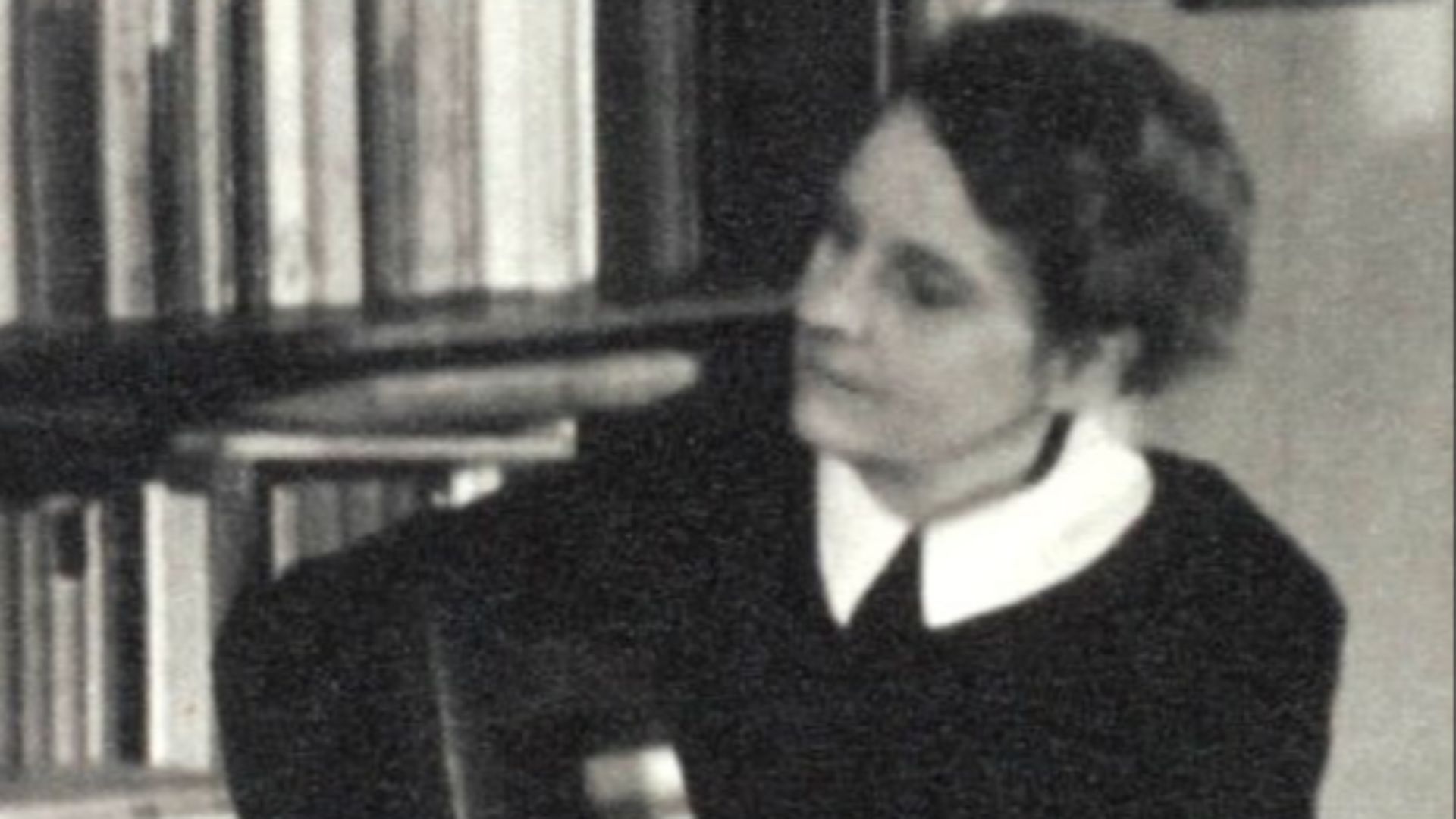 File:Sylvia Beach at Shakespeare & Co Paris 1920.jpg
