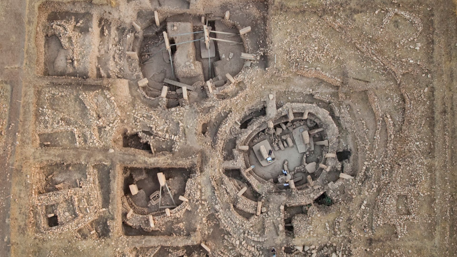 File:The archaeological site of Göbekli Tepe - main excavation area.png