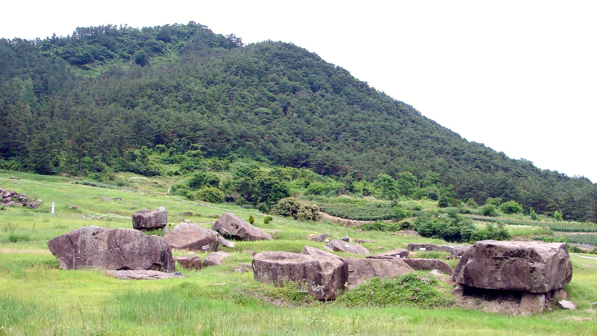 File:Korea-Gwangju-Gochang Dolmens 5346-06.JPG