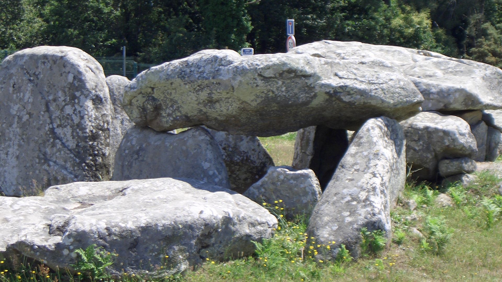 File:Carnac stones 2004 8.jpg