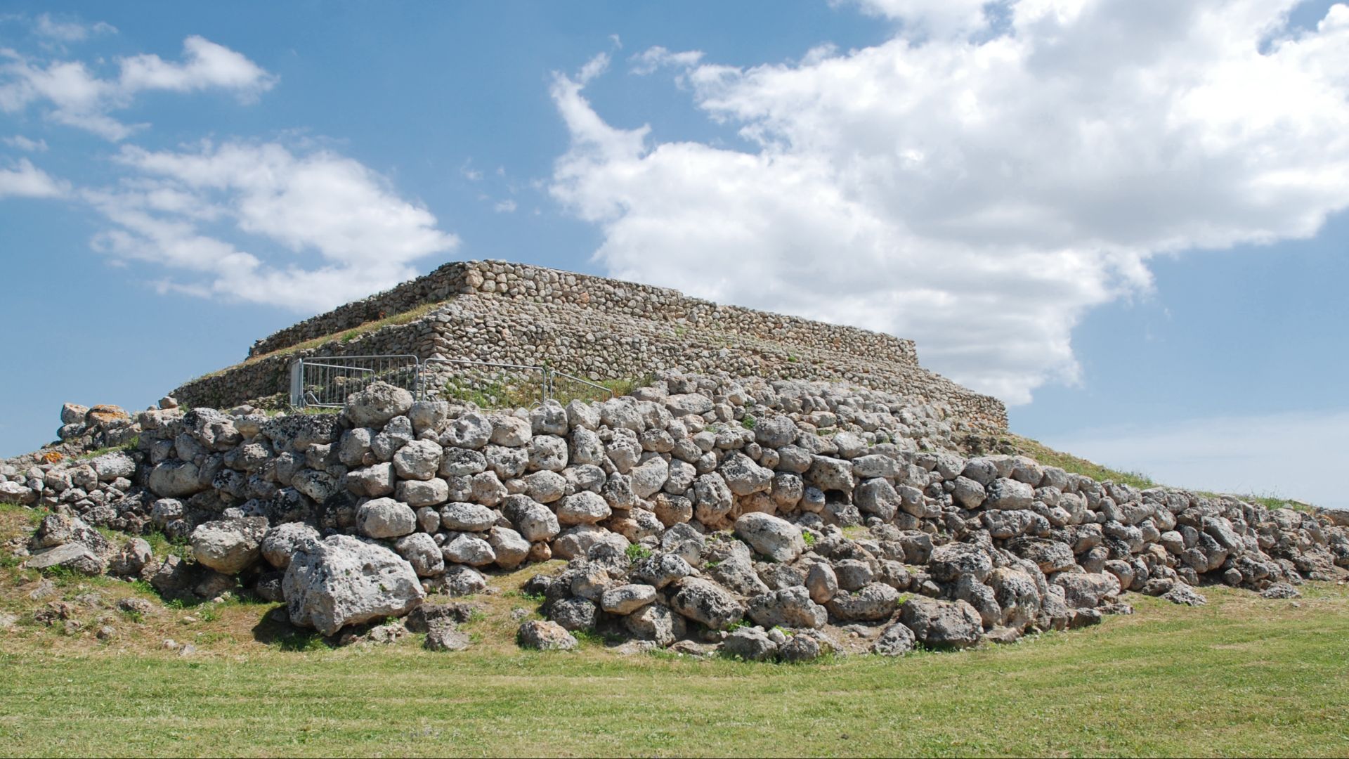 File:Monte D'Accoddi 07.JPG