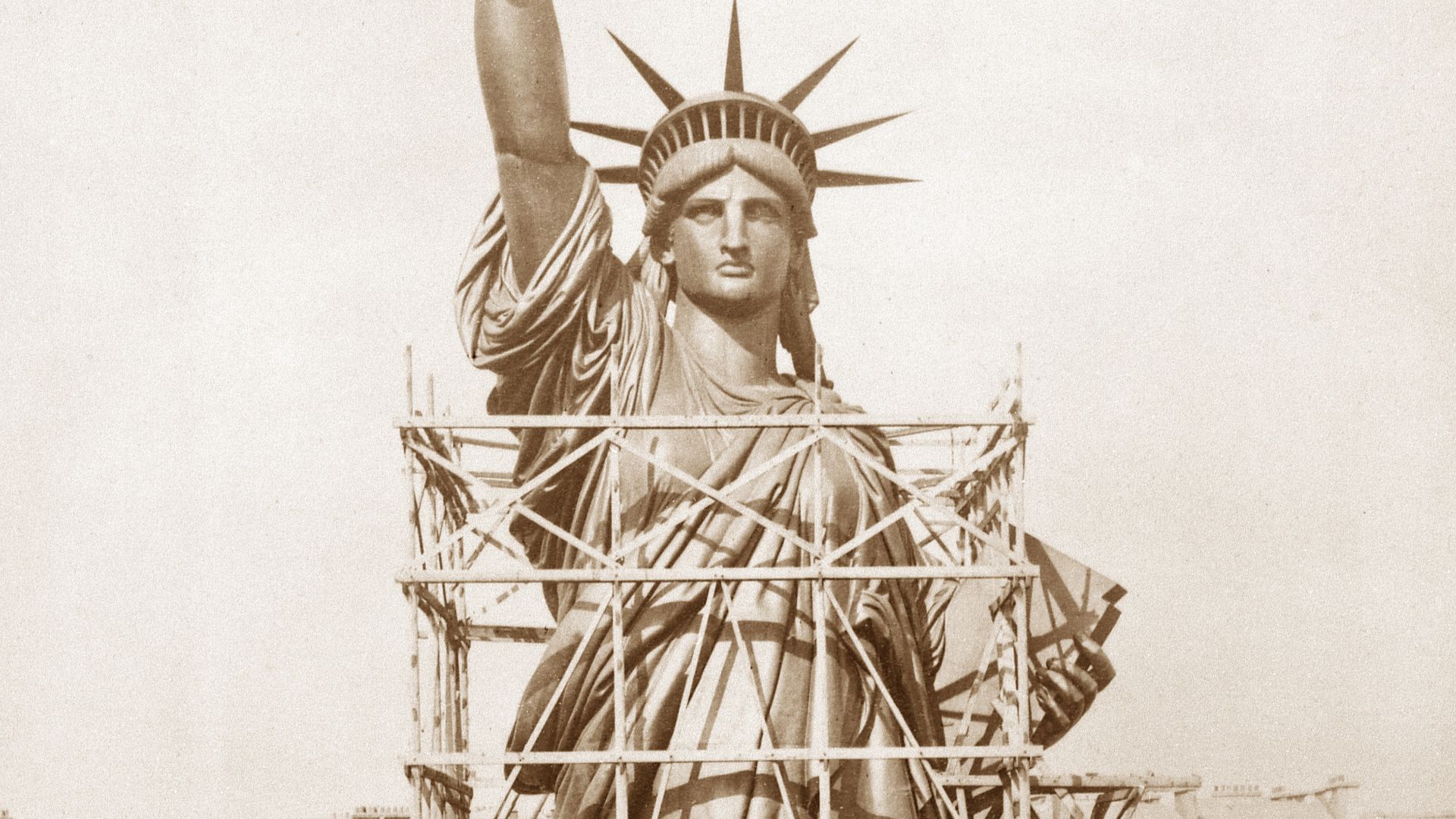 File:Statue de la Liberté, en construction.jpg