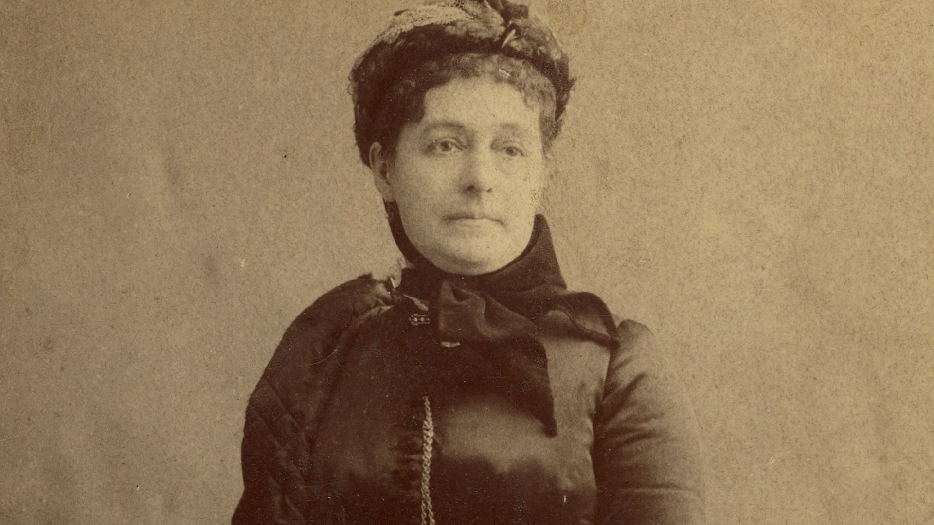 File:Caroline Harrison in dark dress with quilted cape - DPLA - e12e82fe1f315db5dda3b8351e30666f (page 1).jpg